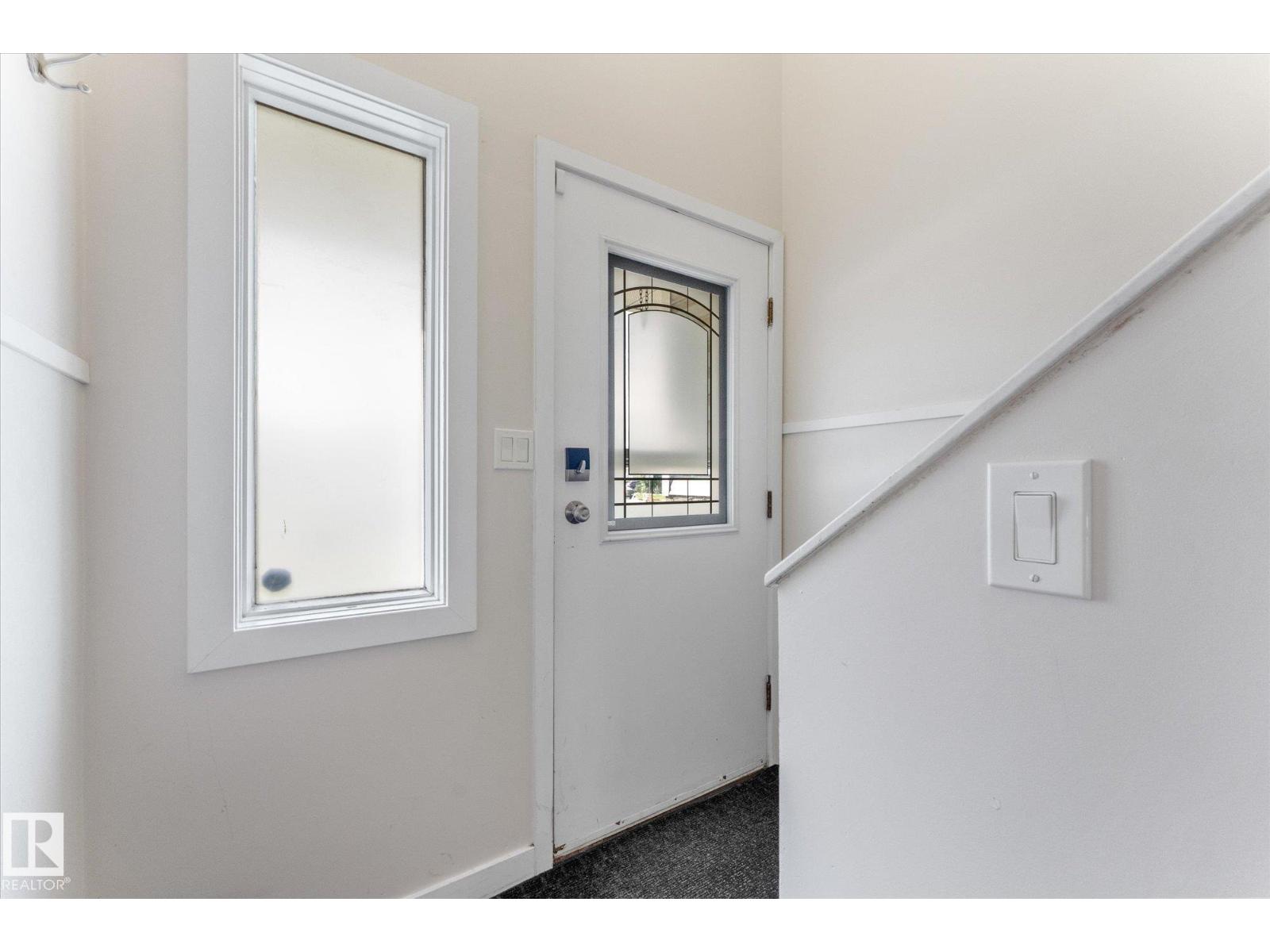 16012 98 Av Nw Property Photo 7