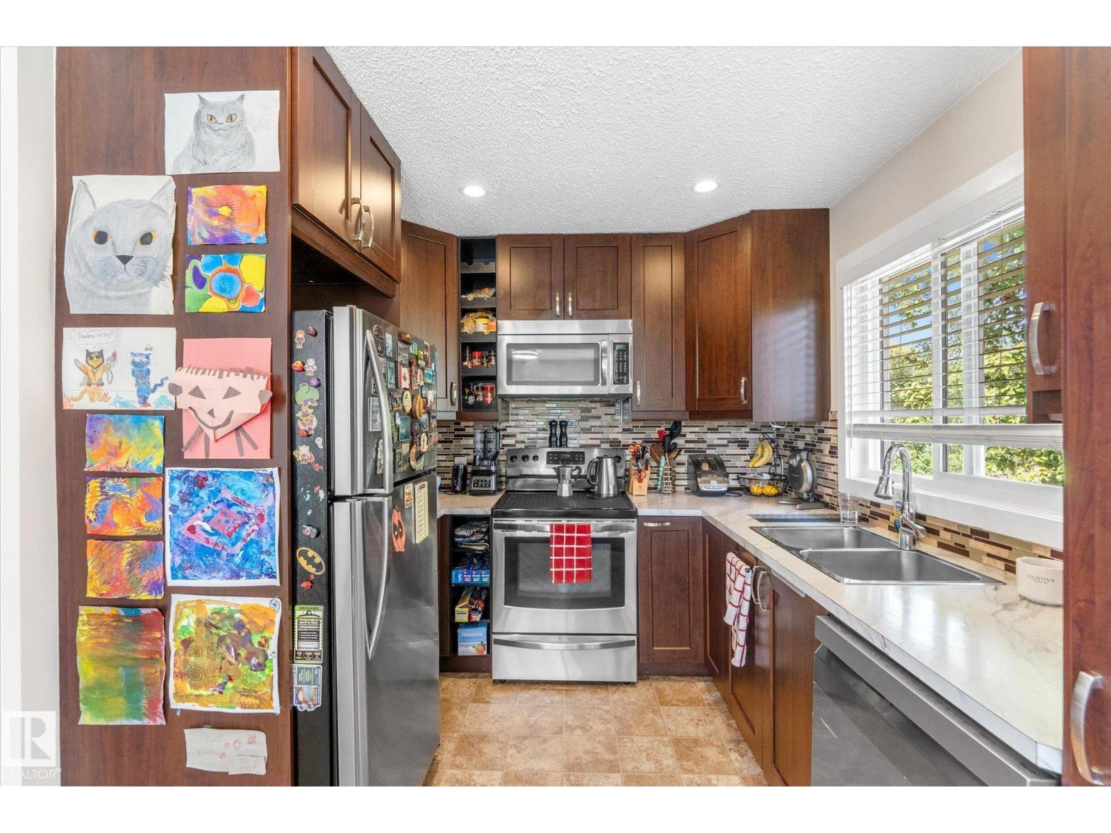 16012 98 Av Nw Property Photo 8