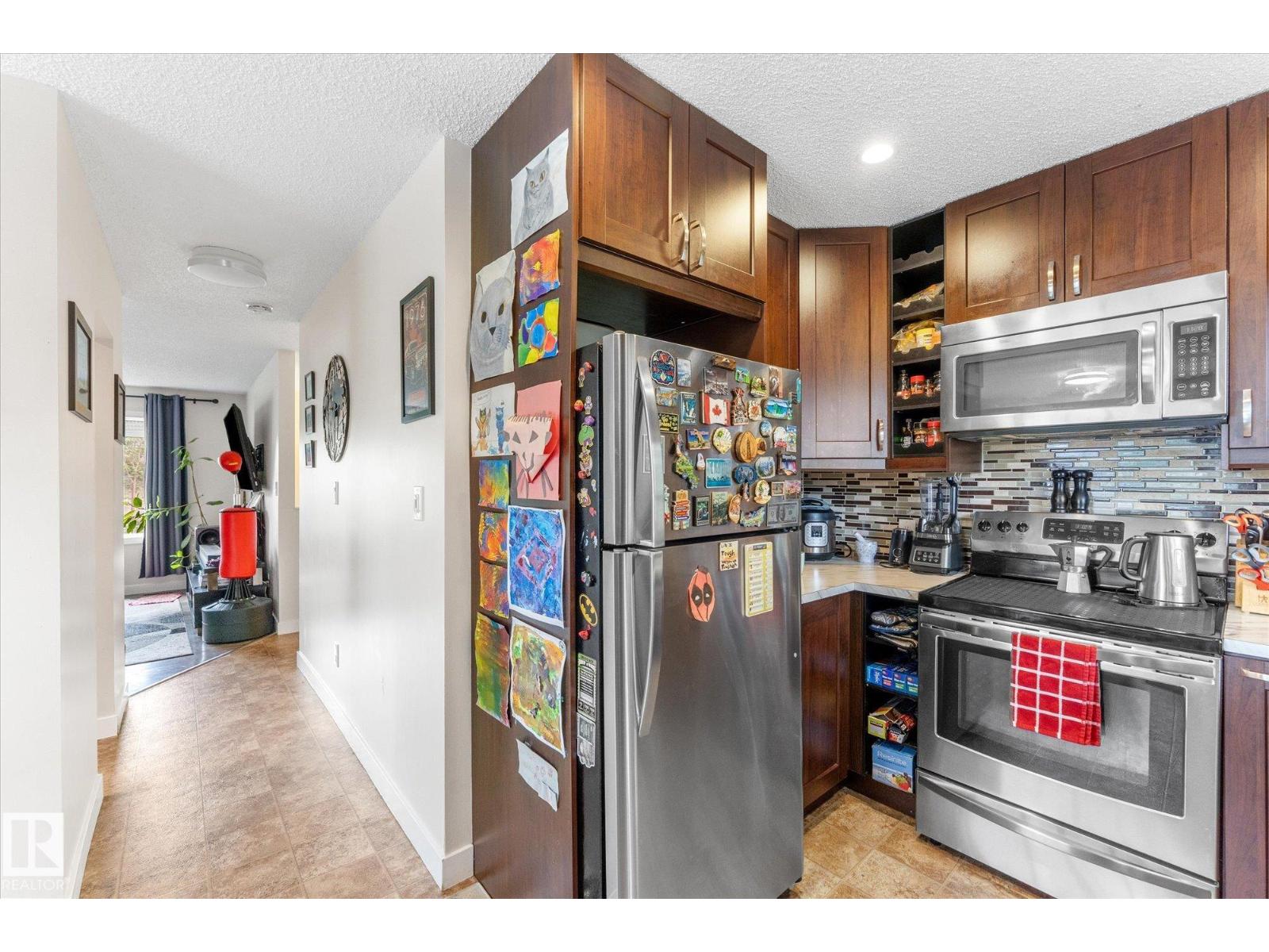 16012 98 Av Nw Property Photo 9