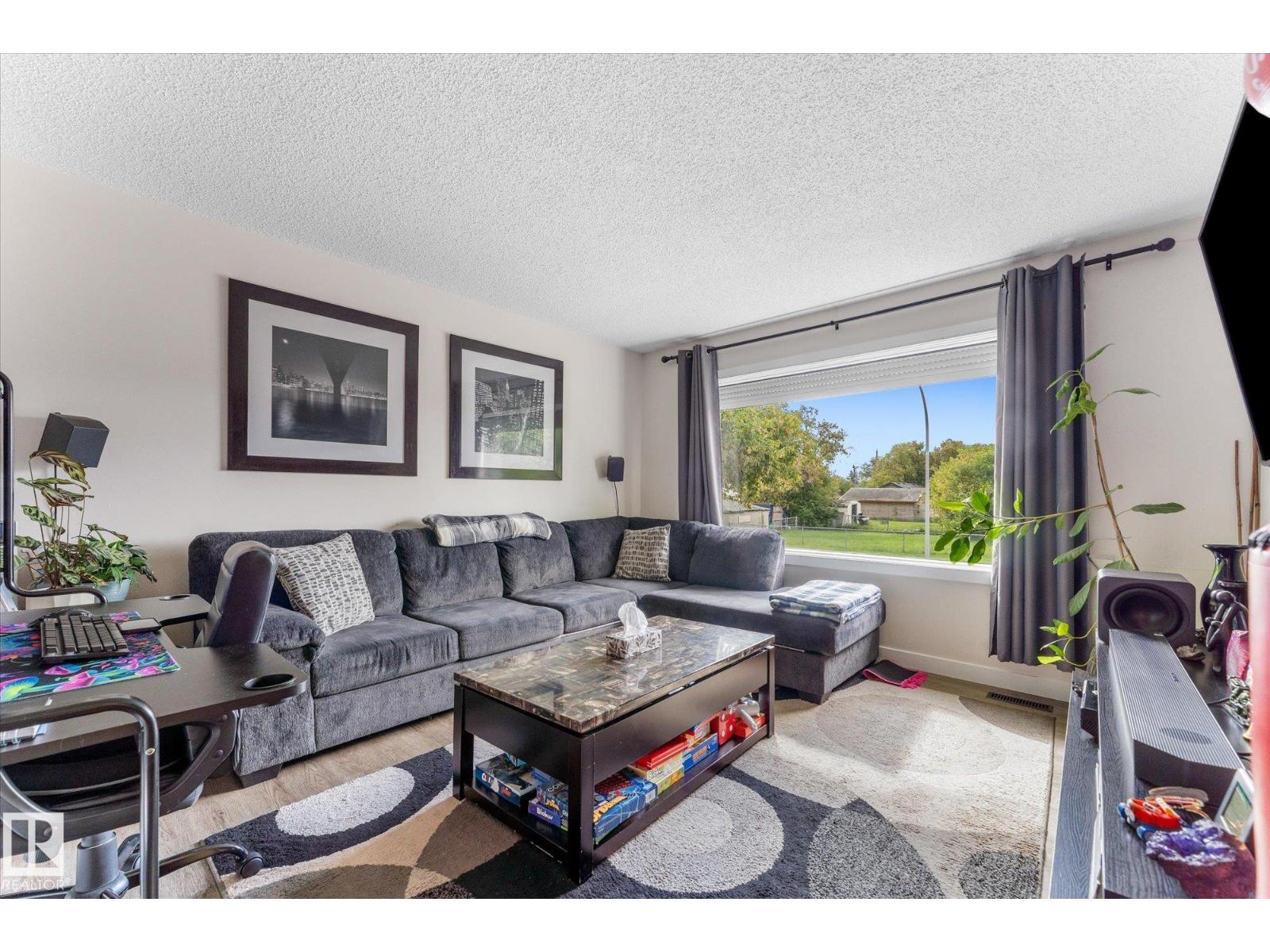 16012 98 Av Nw Property Photo 13
