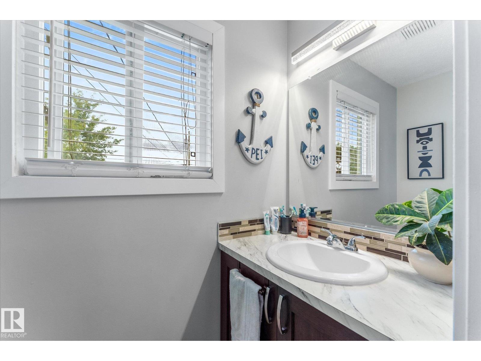 16012 98 Av Nw Property Photo 16