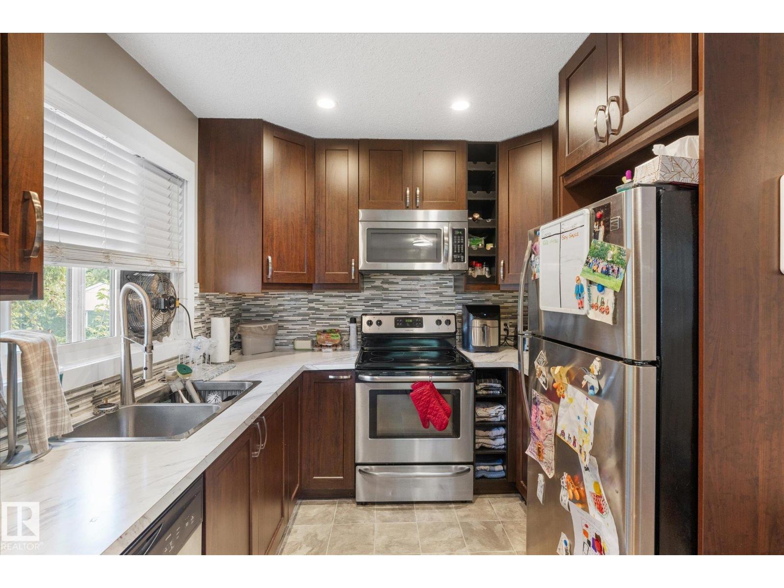 16012 98 Av Nw Property Photo 35