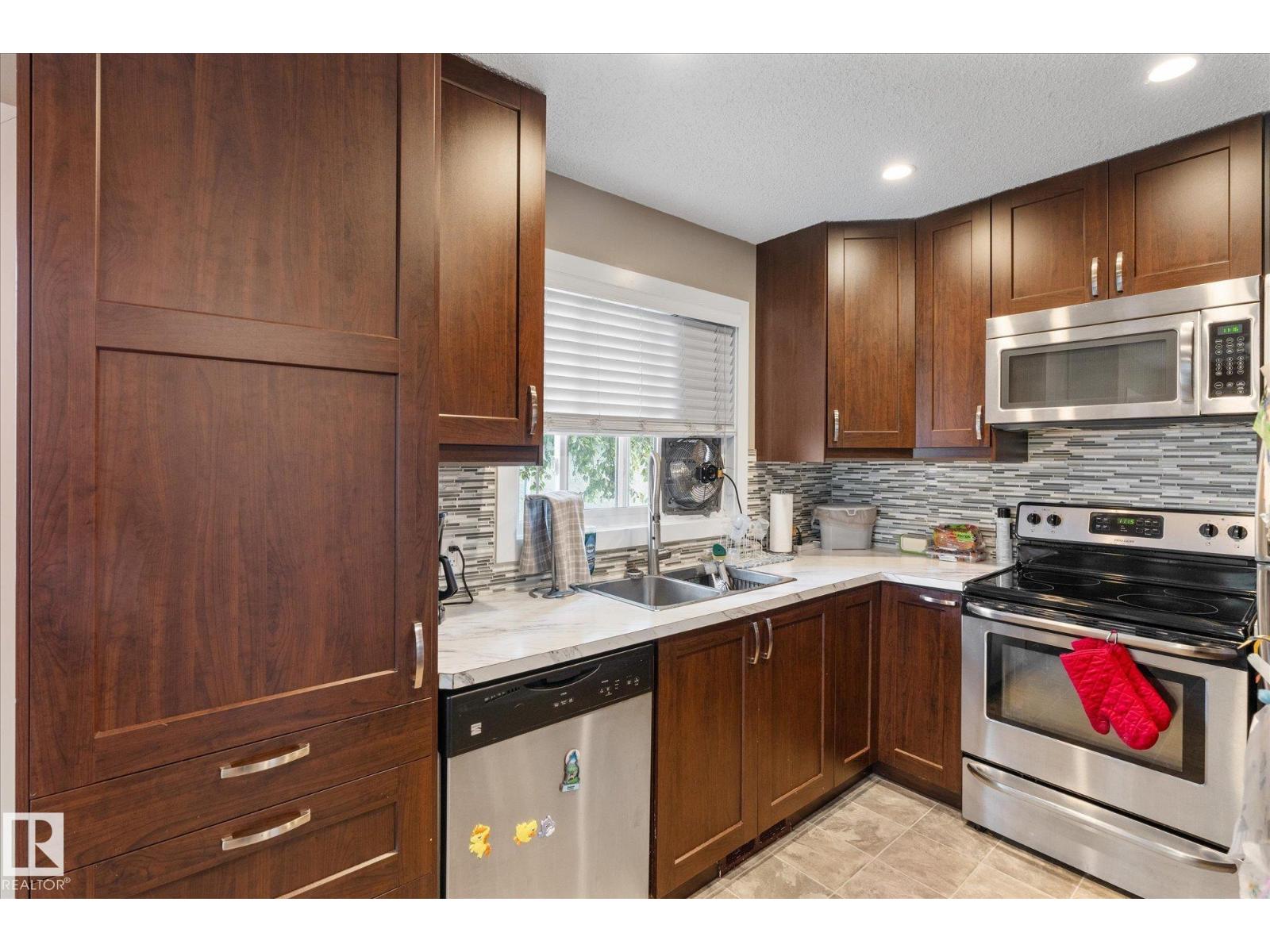 16012 98 Av Nw Property Photo 36