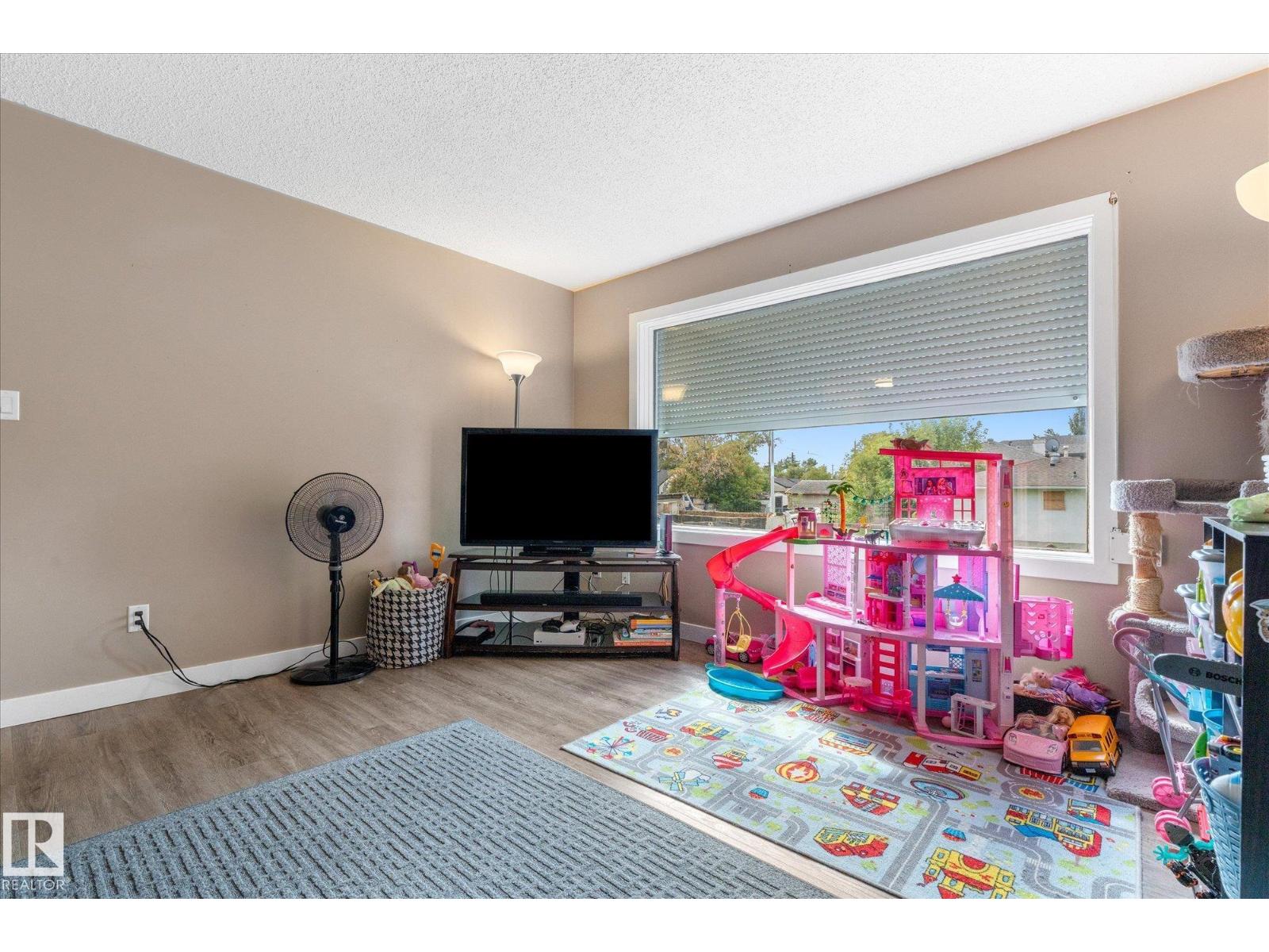 16012 98 Av Nw Property Photo 43