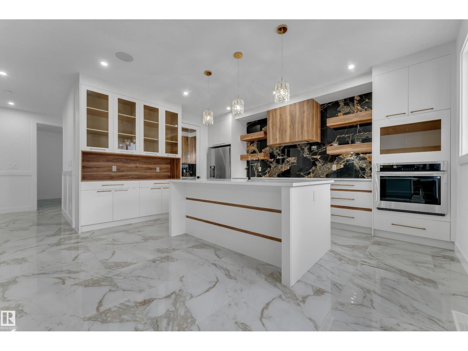 2015 156 Av Nw Property Photo 10