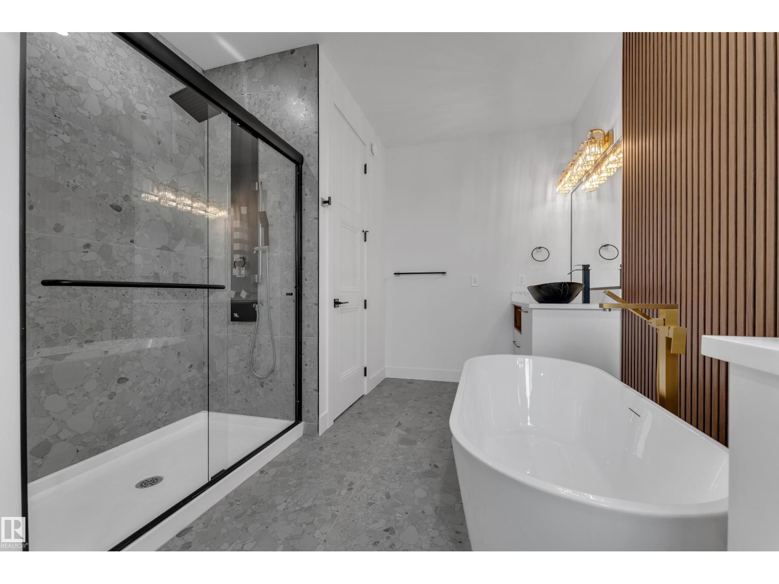 2015 156 Av Nw Property Photo 25