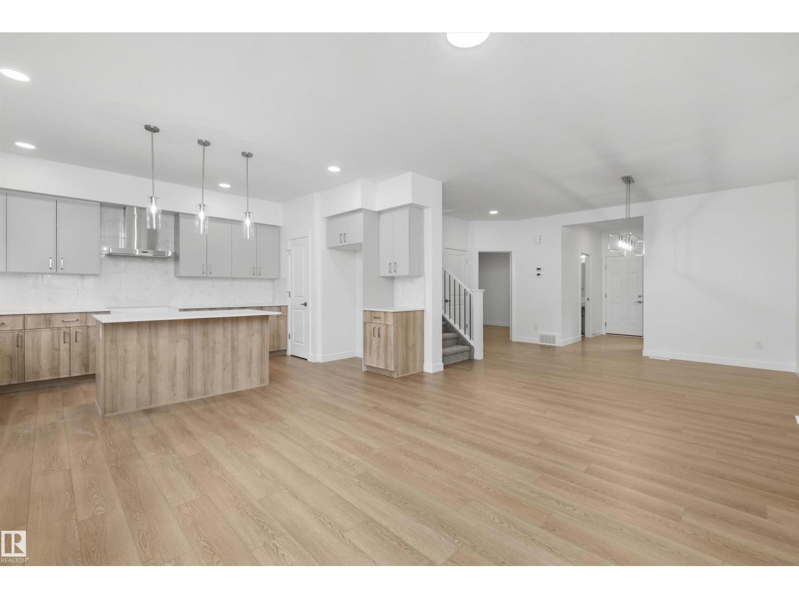 2523 210 St Nw Property Photo 11