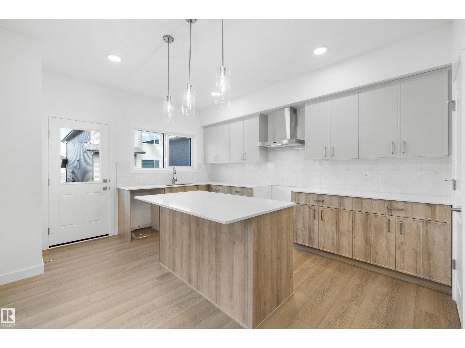 2523 210 St Nw Property Photo 14