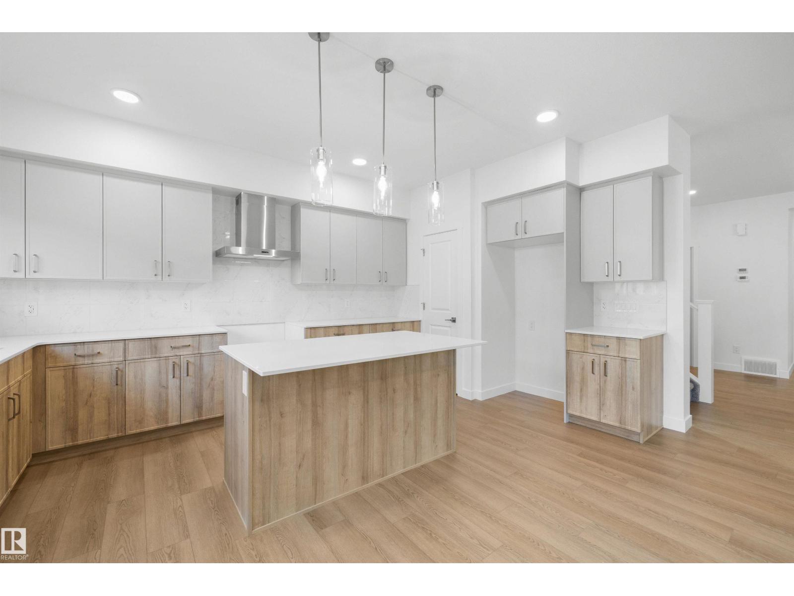 2523 210 St Nw Property Photo 15