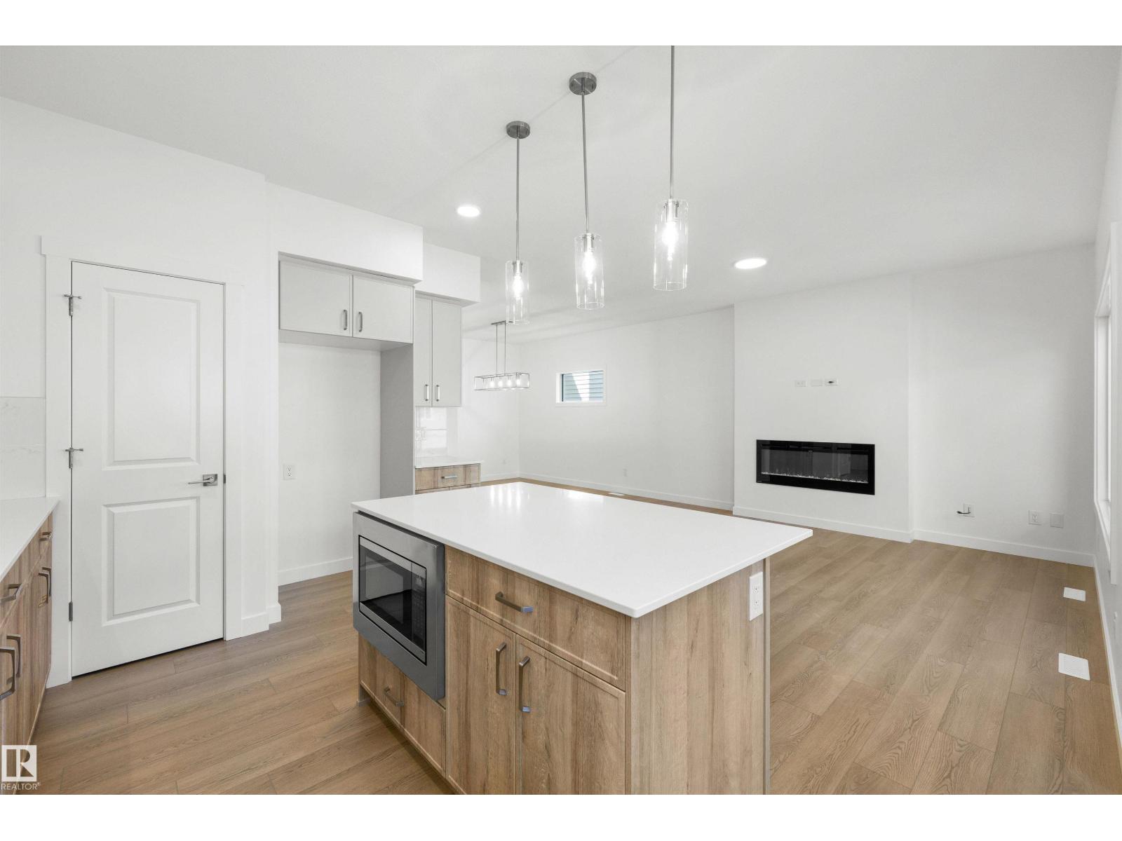 2523 210 St Nw Property Photo 17