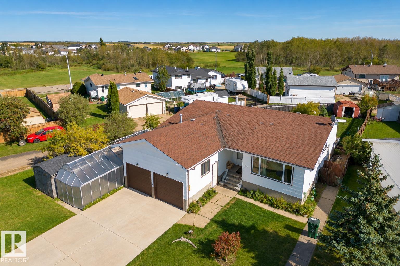 5047 46 St Property Photo 1