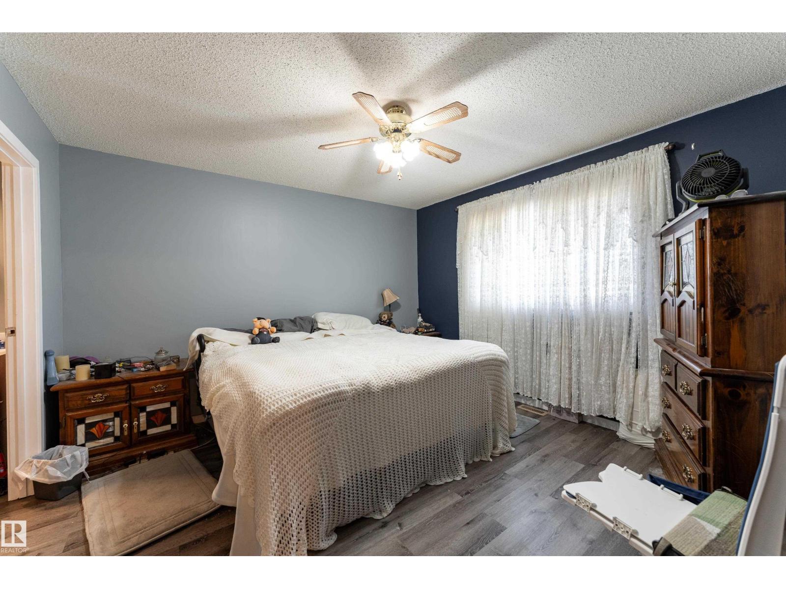 5047 46 St Property Photo 7