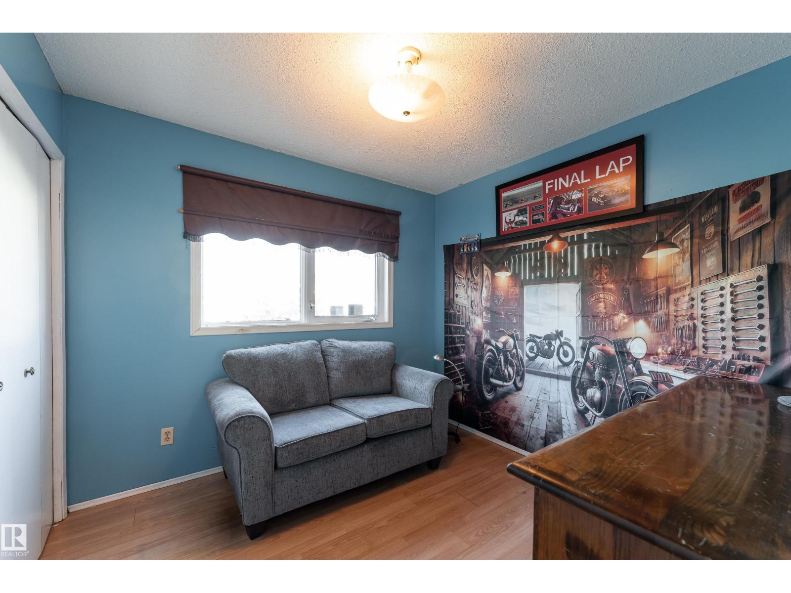 5047 46 St Property Photo 8