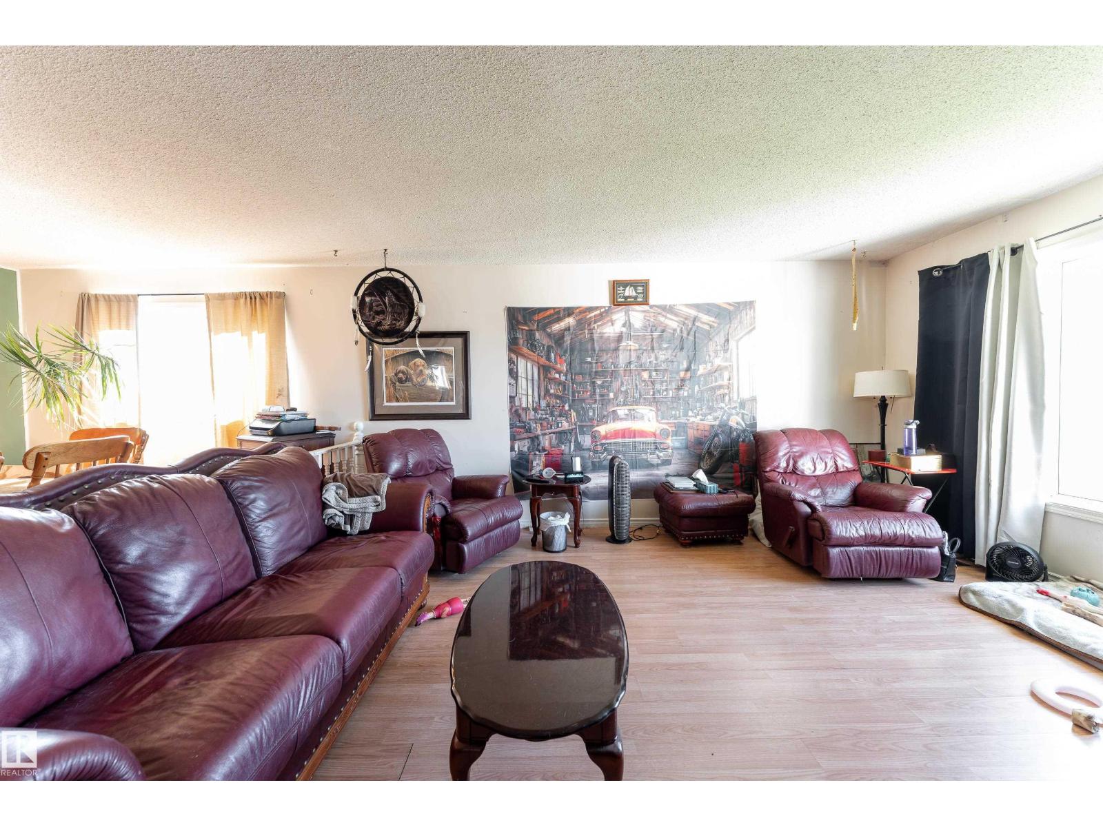 5047 46 St Property Photo 10