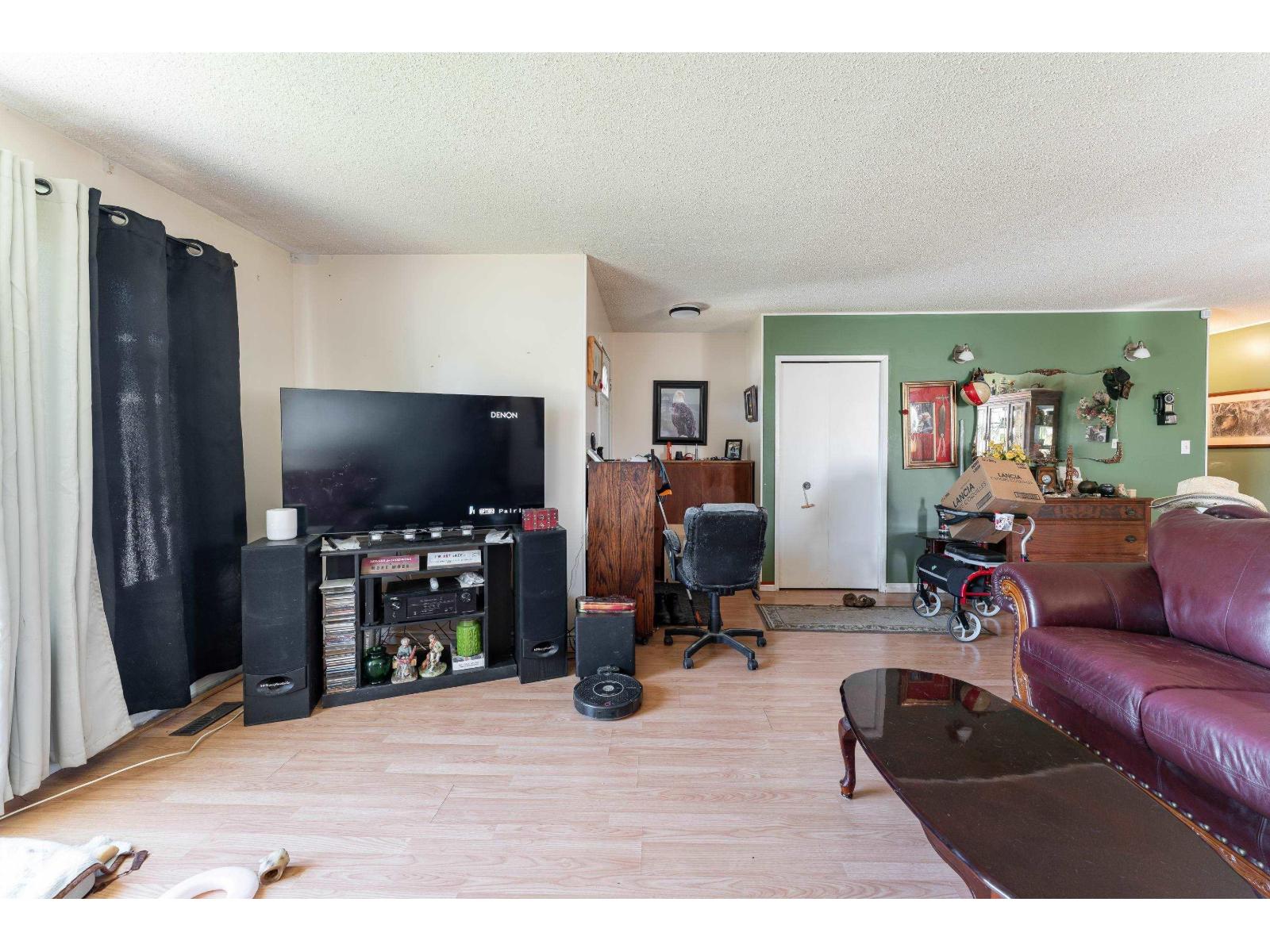 5047 46 St Property Photo 11