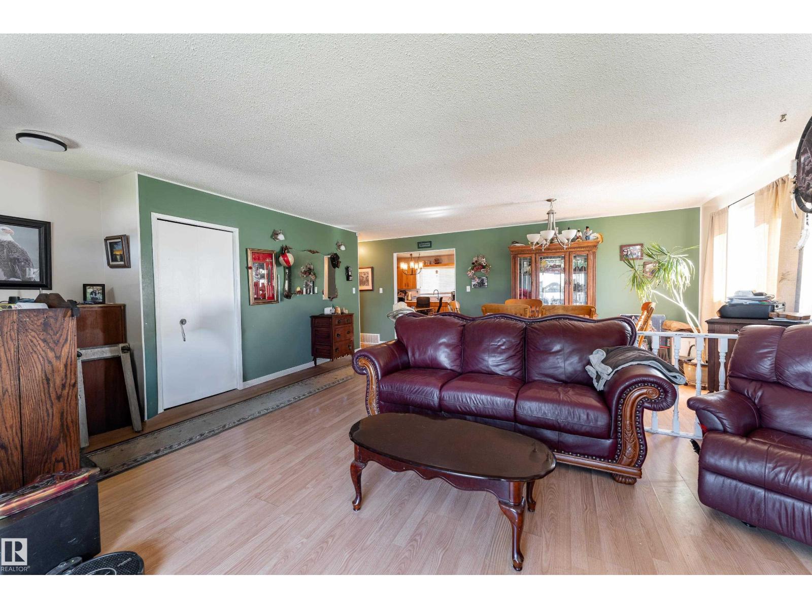 5047 46 St Property Photo 12