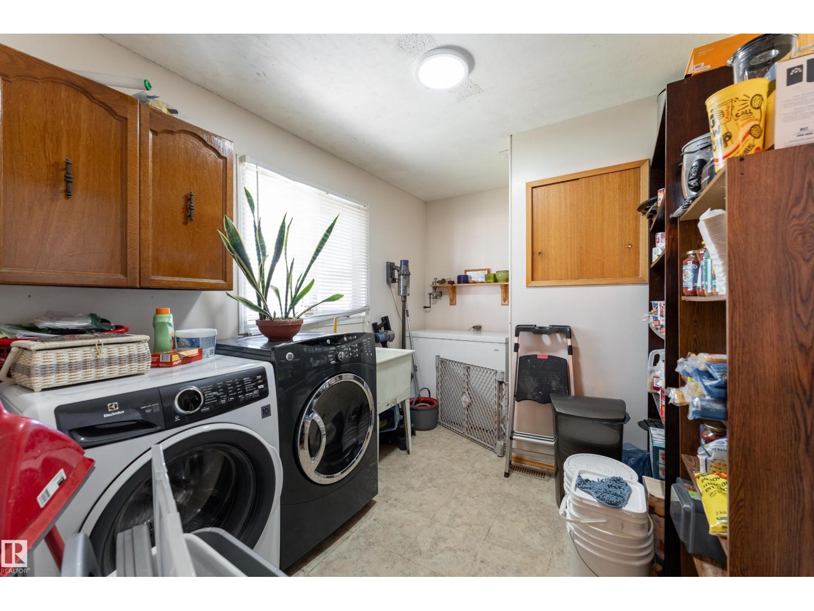 5047 46 St Property Photo 17