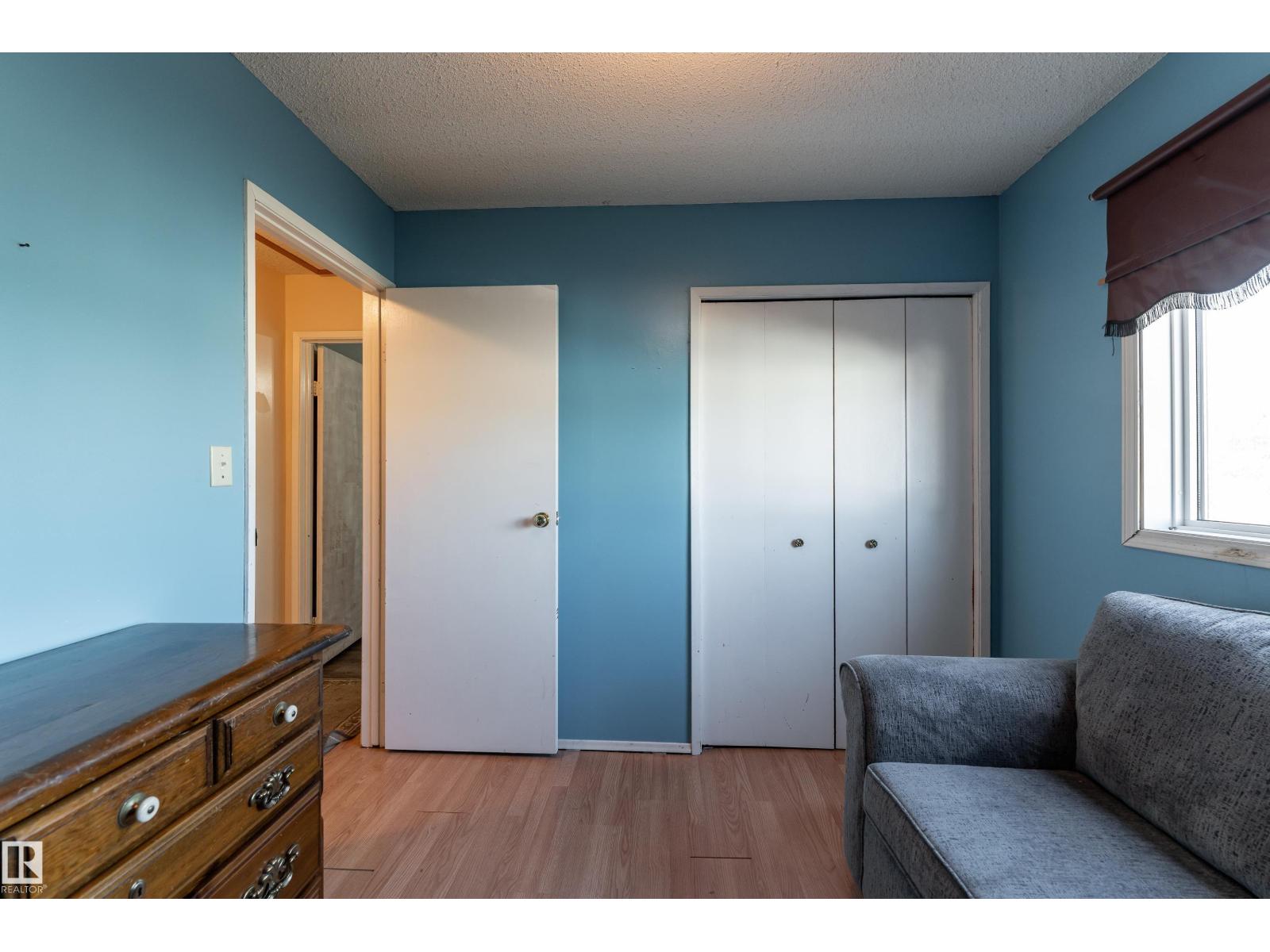 5047 46 St Property Photo 23