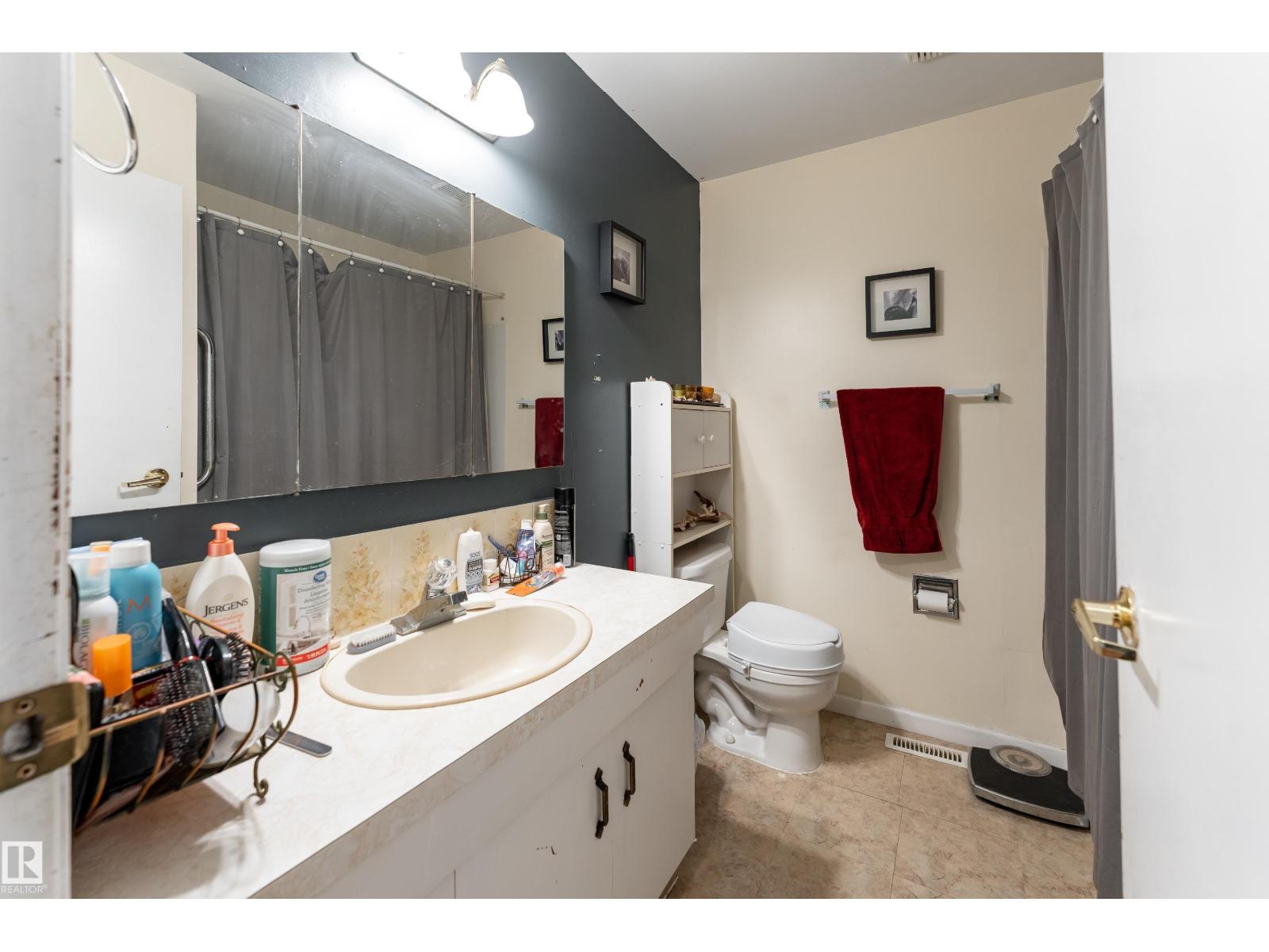 5047 46 St Property Photo 24
