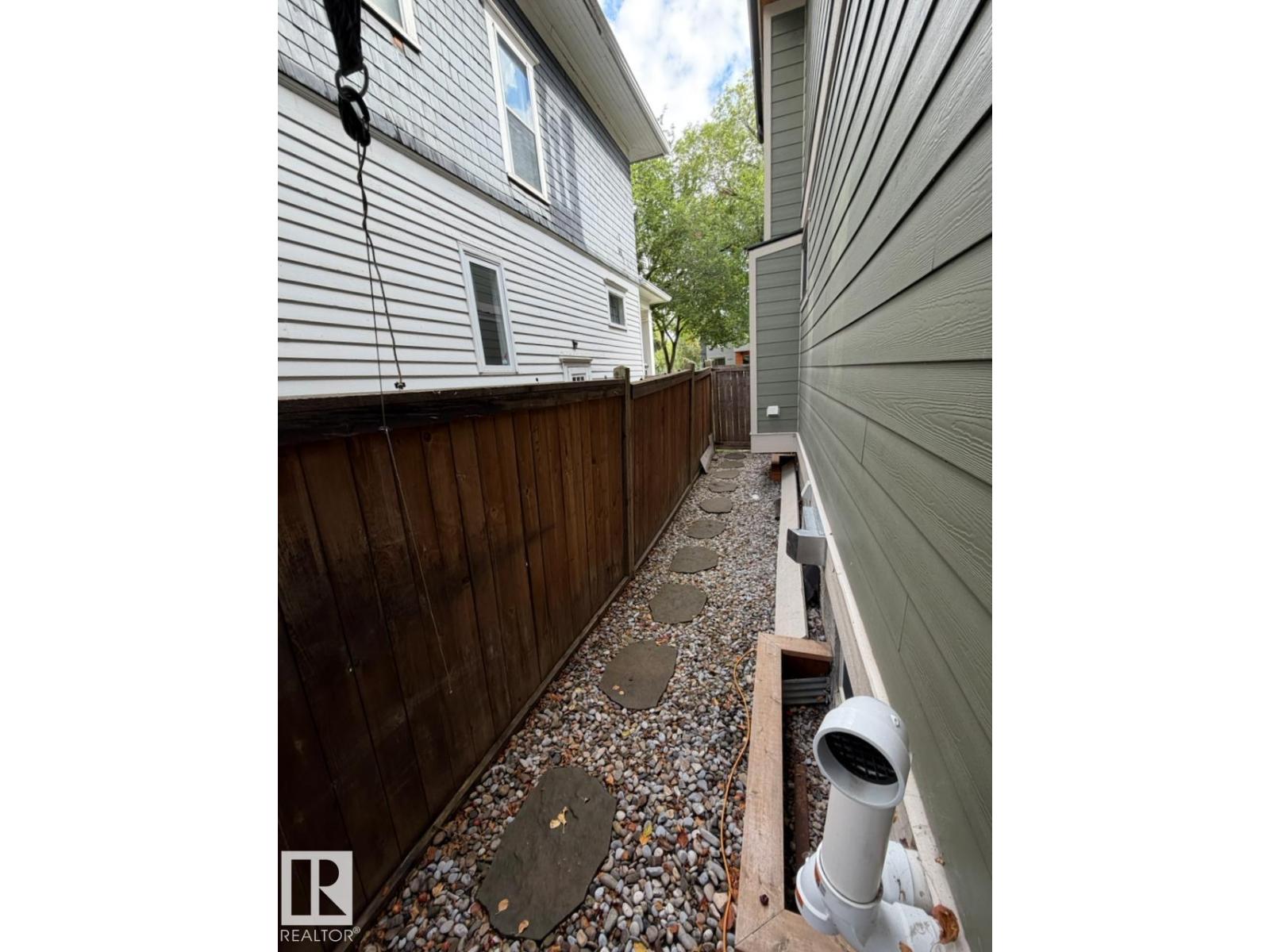 10994 126 St Nw Property Photo 28