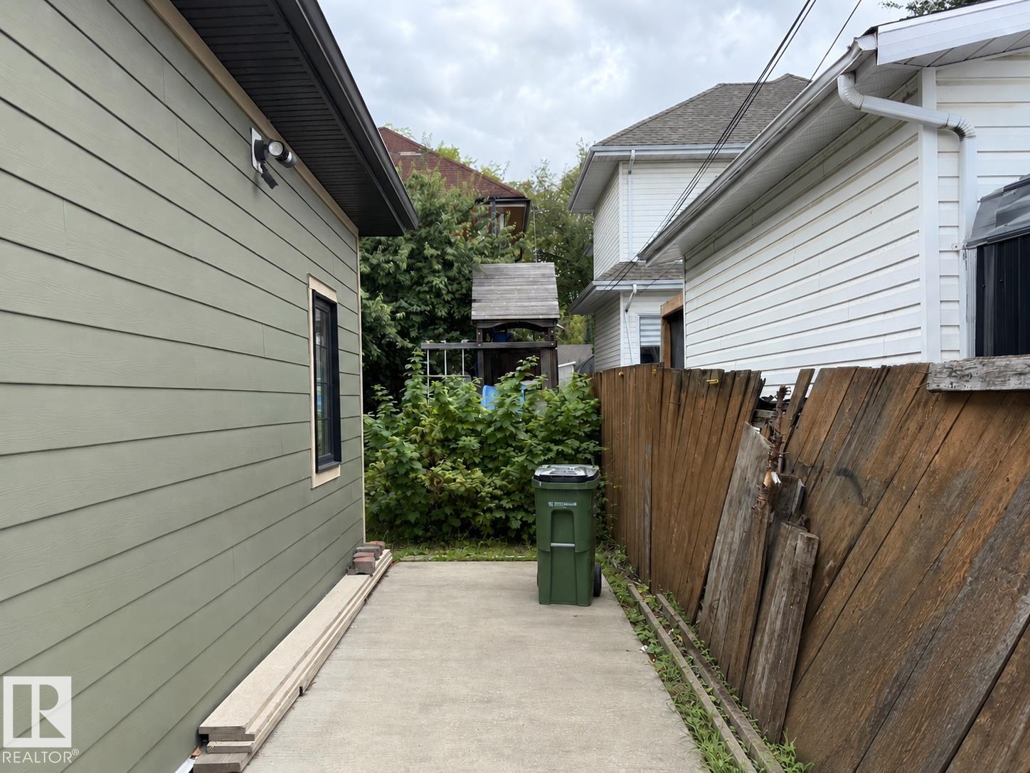 10994 126 St Nw Property Photo 31