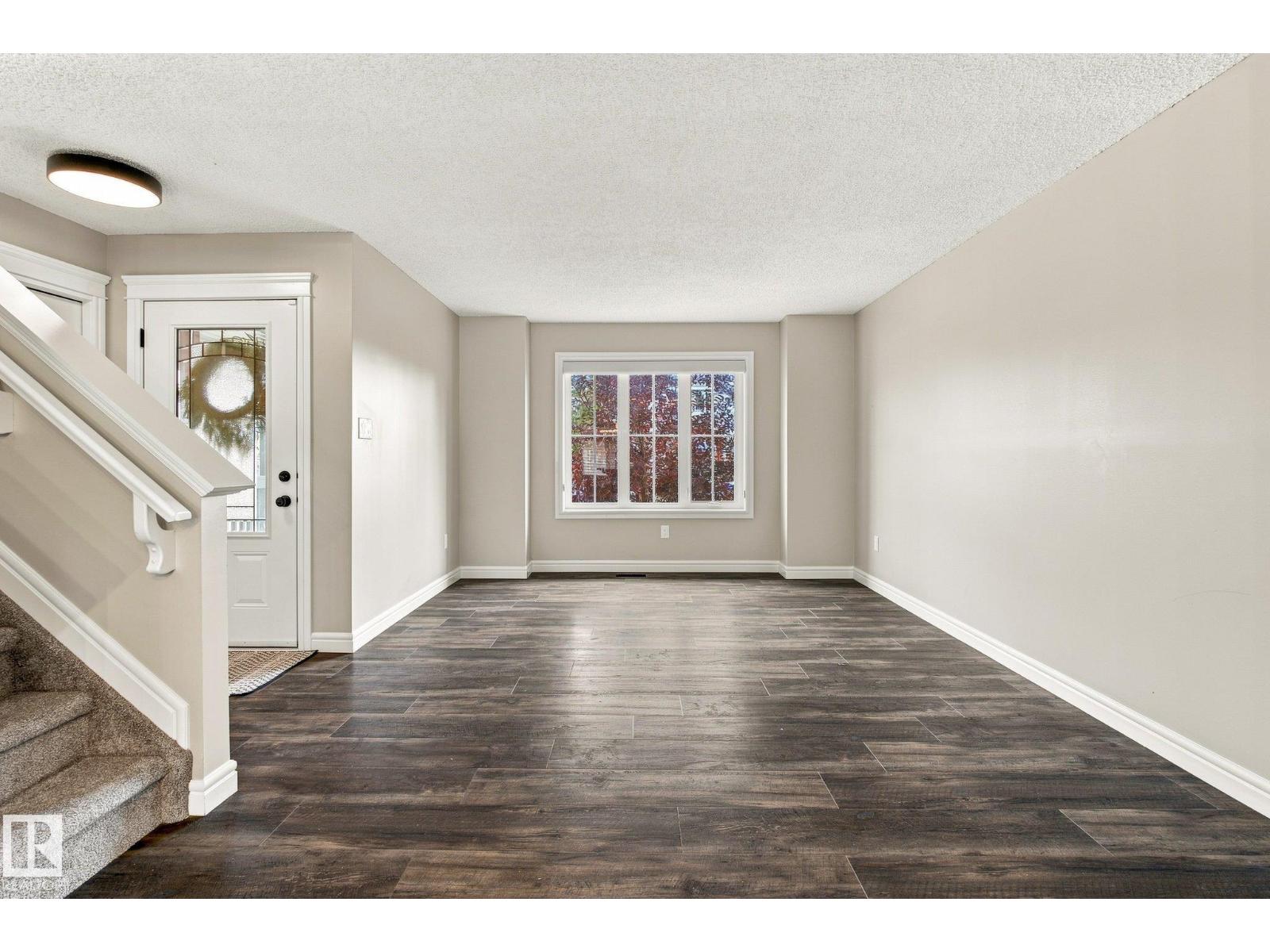 289 Desrochers Bv Sw Property Photo 5