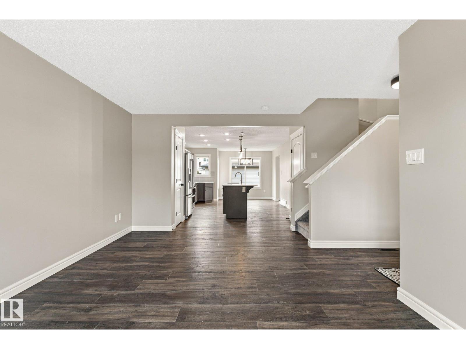 289 Desrochers Bv Sw Property Photo 8
