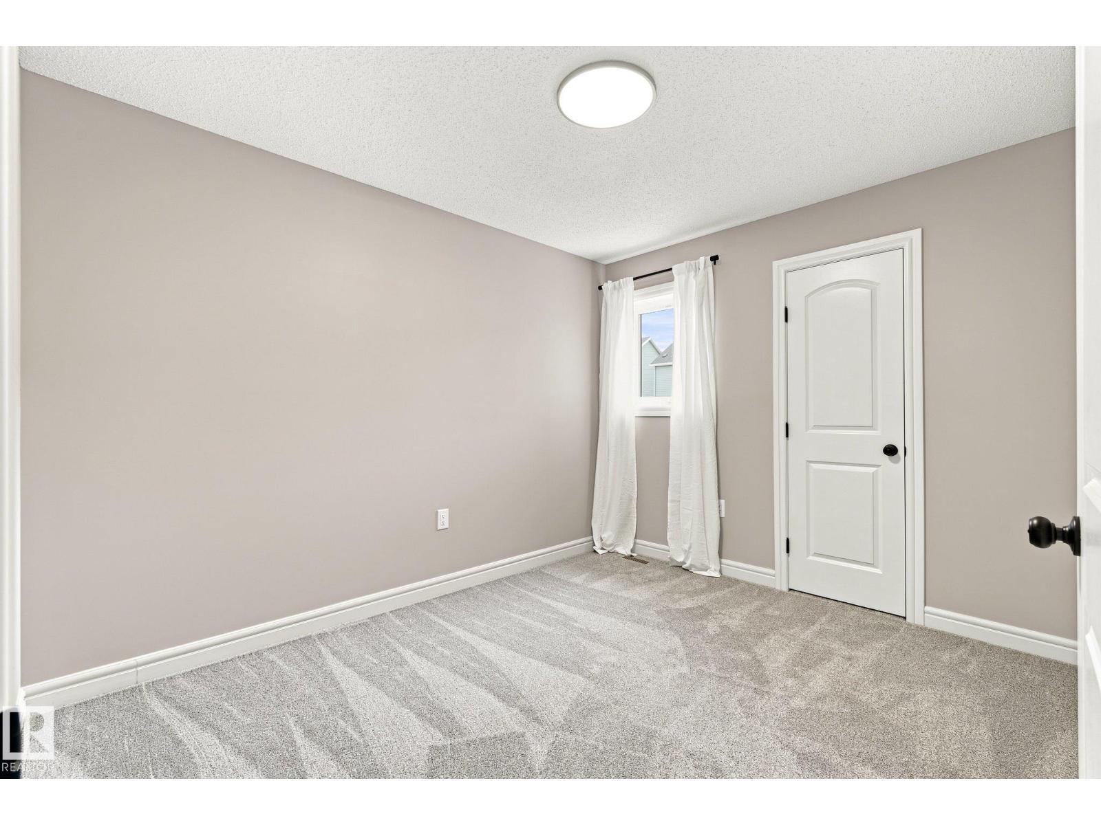 289 Desrochers Bv Sw Property Photo 32