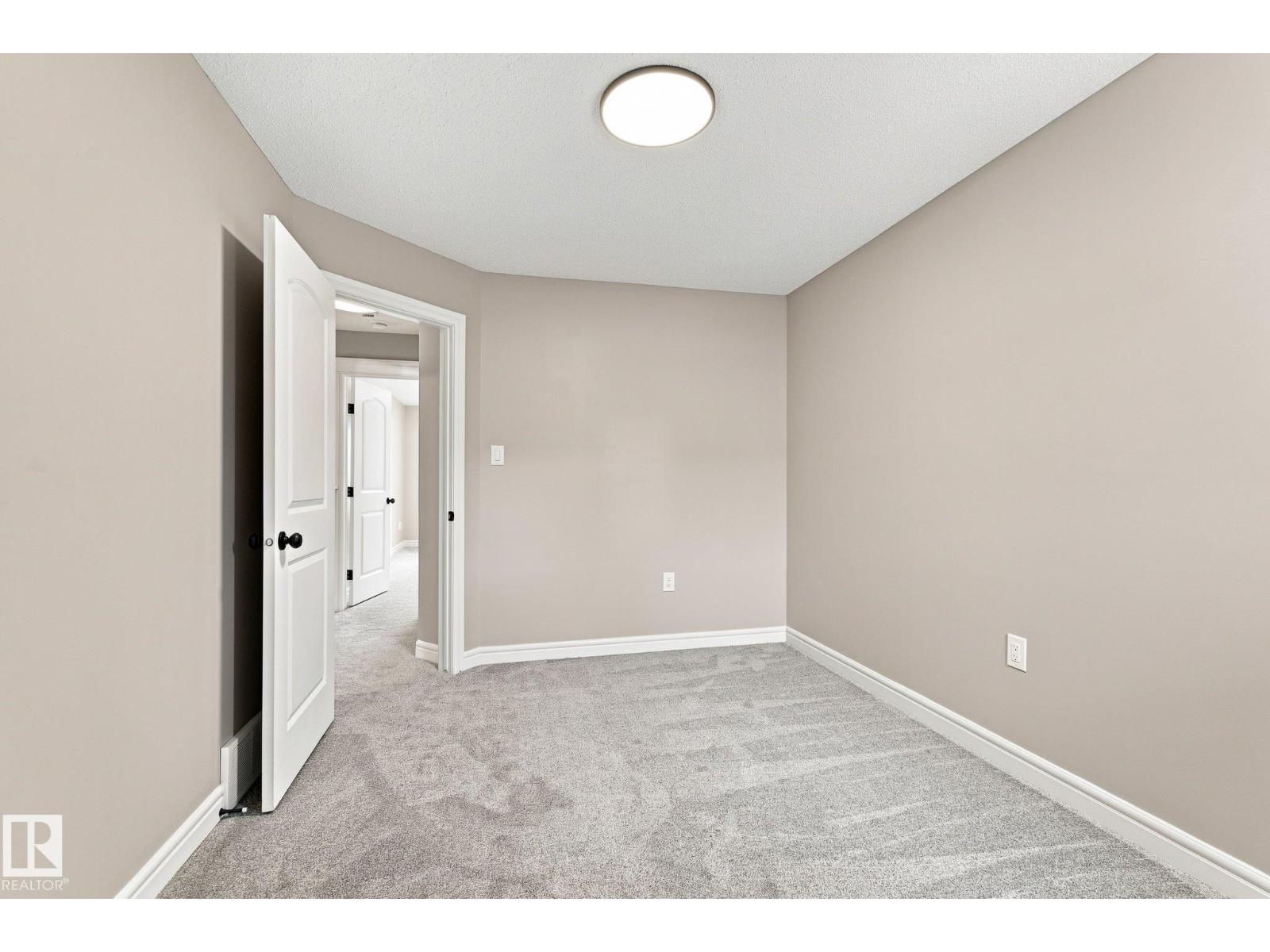 289 Desrochers Bv Sw Property Photo 34