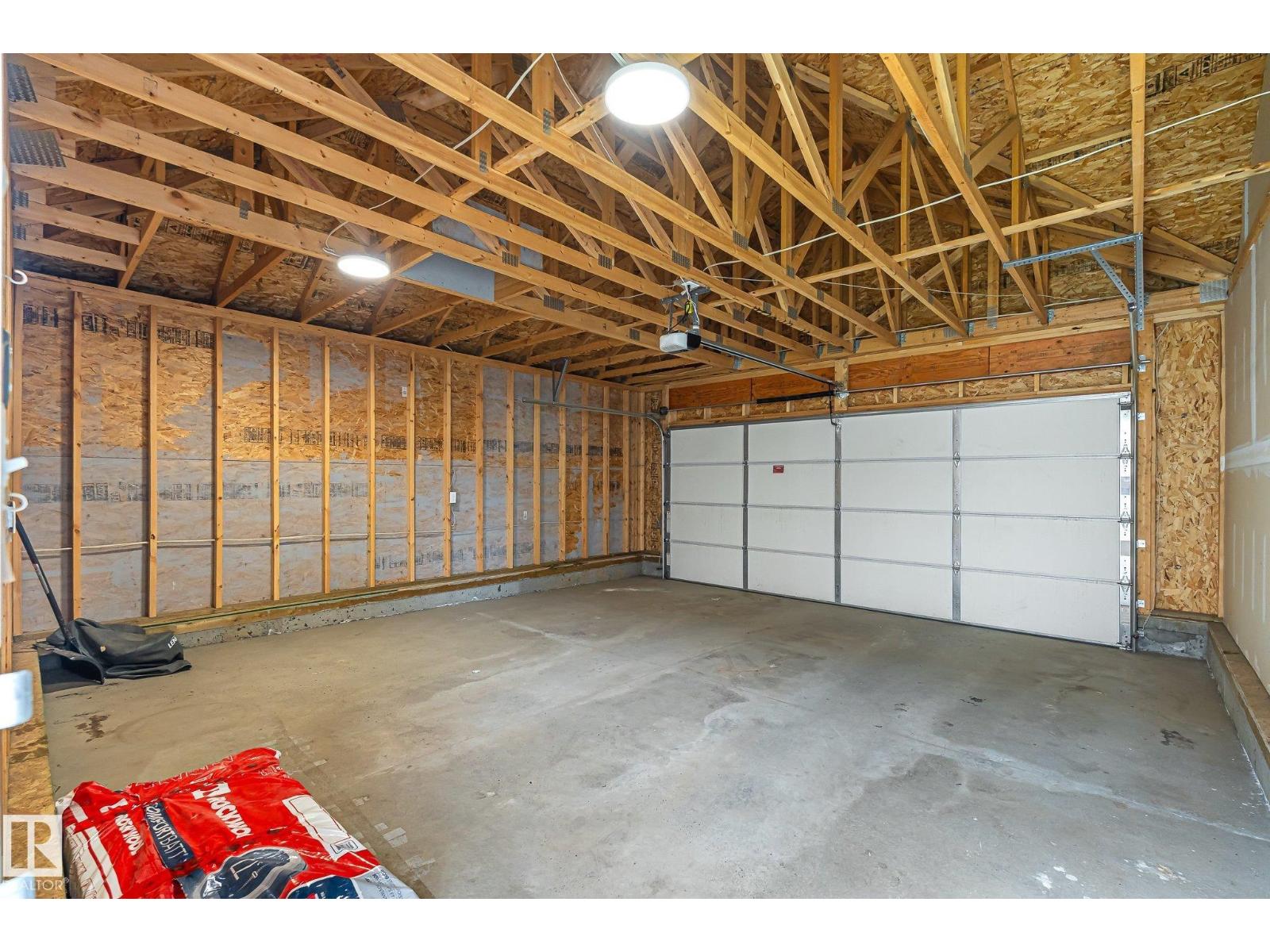 289 Desrochers Bv Sw Property Photo 42