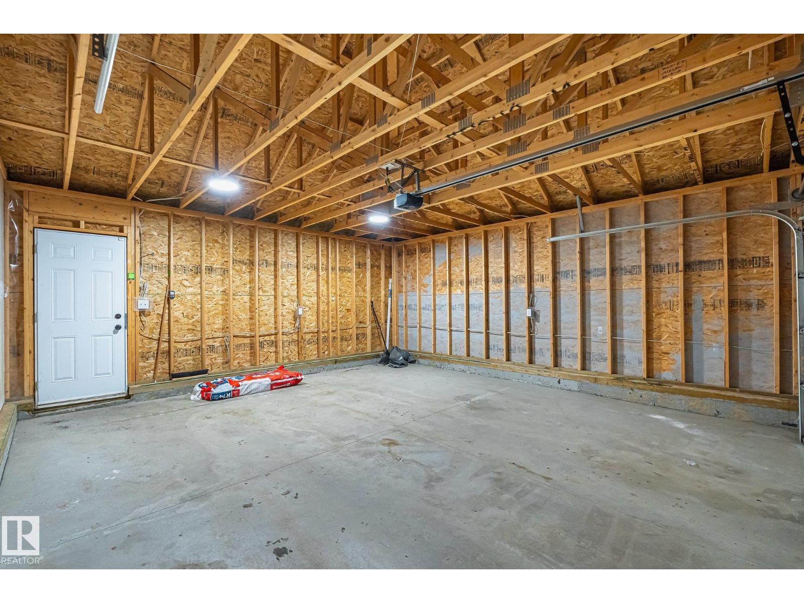 289 Desrochers Bv Sw Property Photo 43