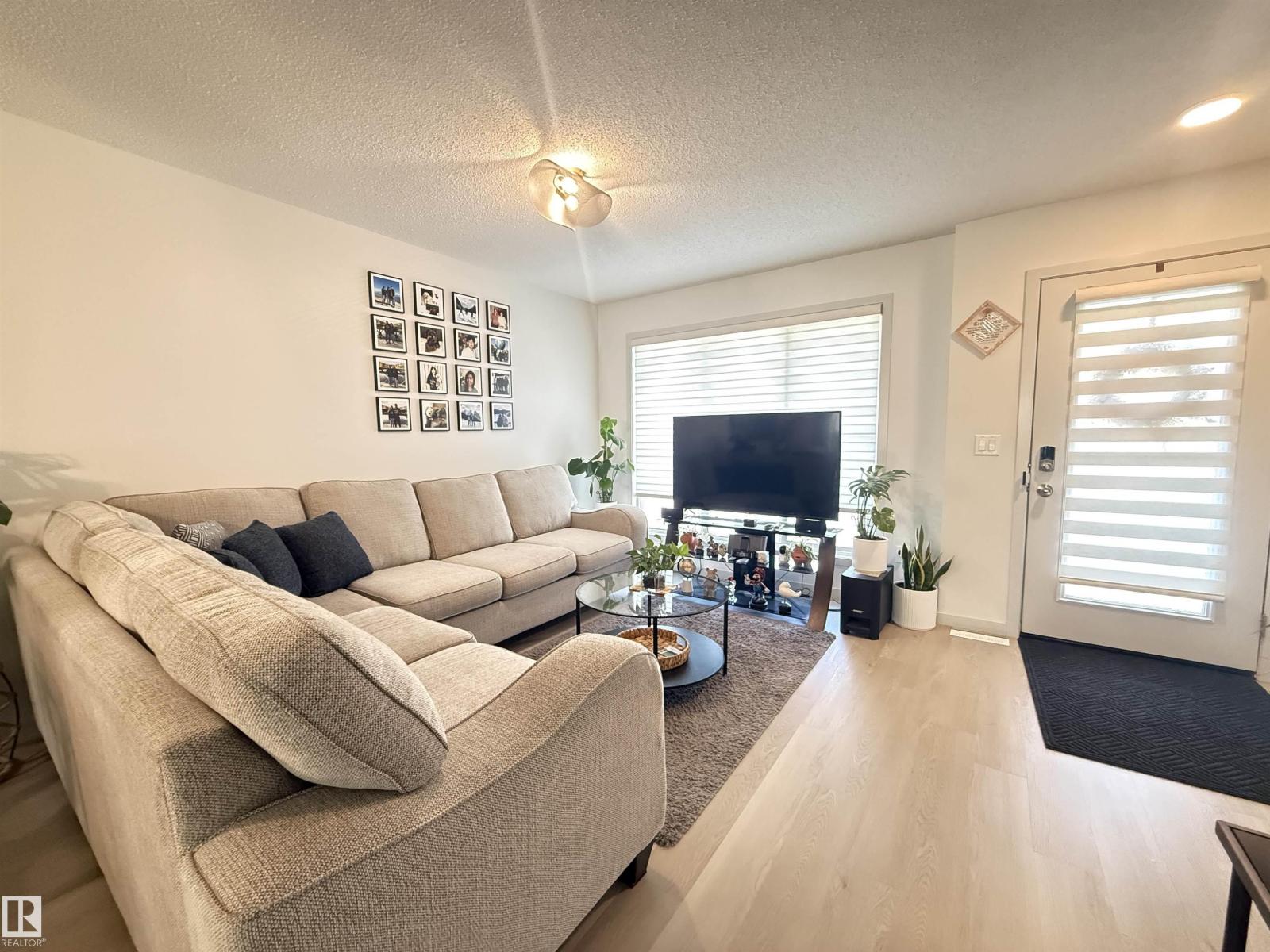 6283 176 Av Nw Property Photo 3