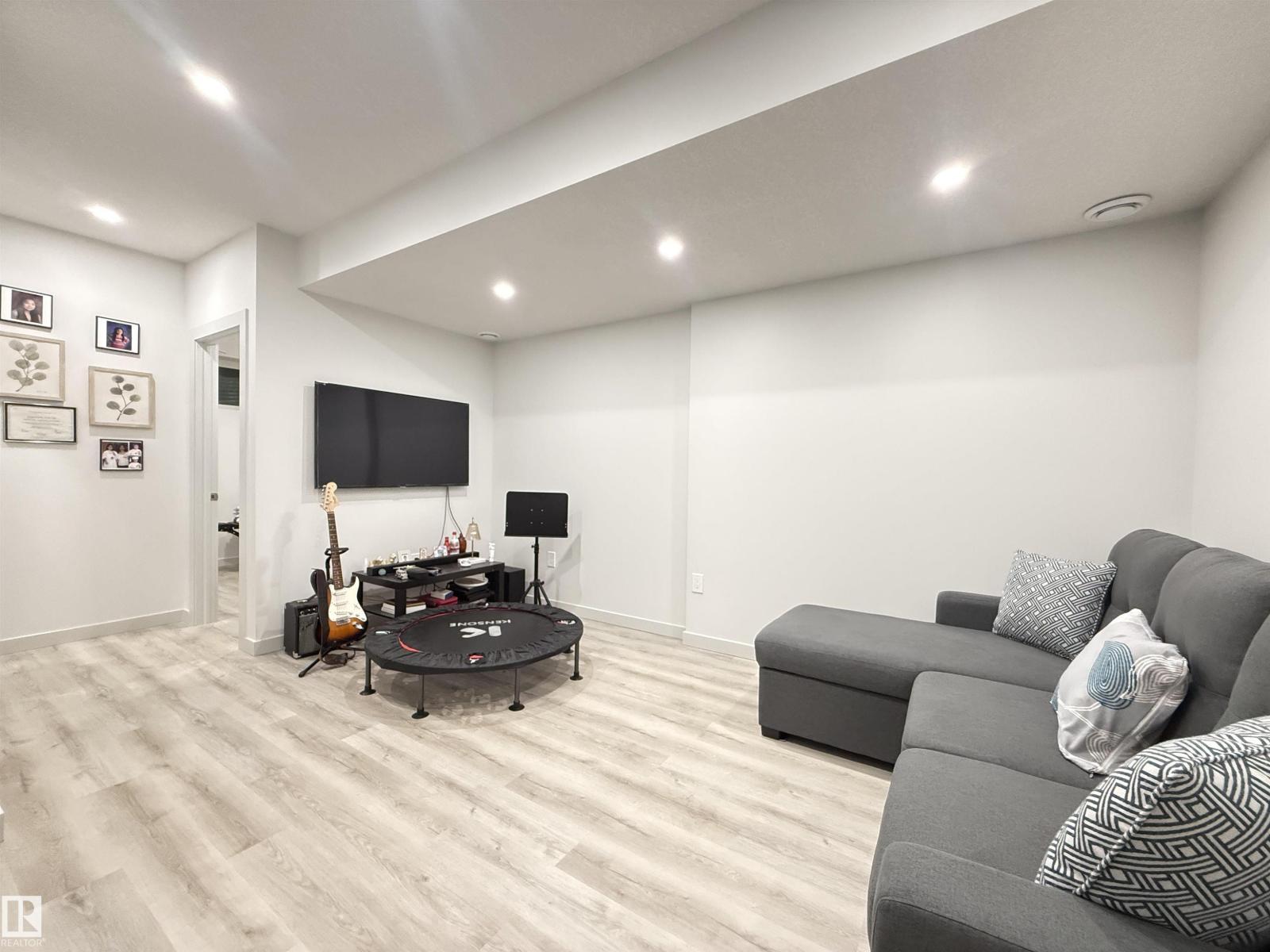 6283 176 Av Nw Property Photo 23
