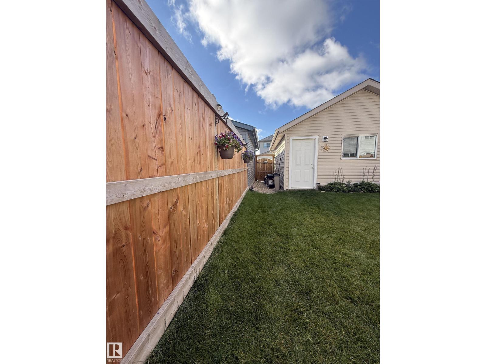 6283 176 Av Nw Property Photo 33
