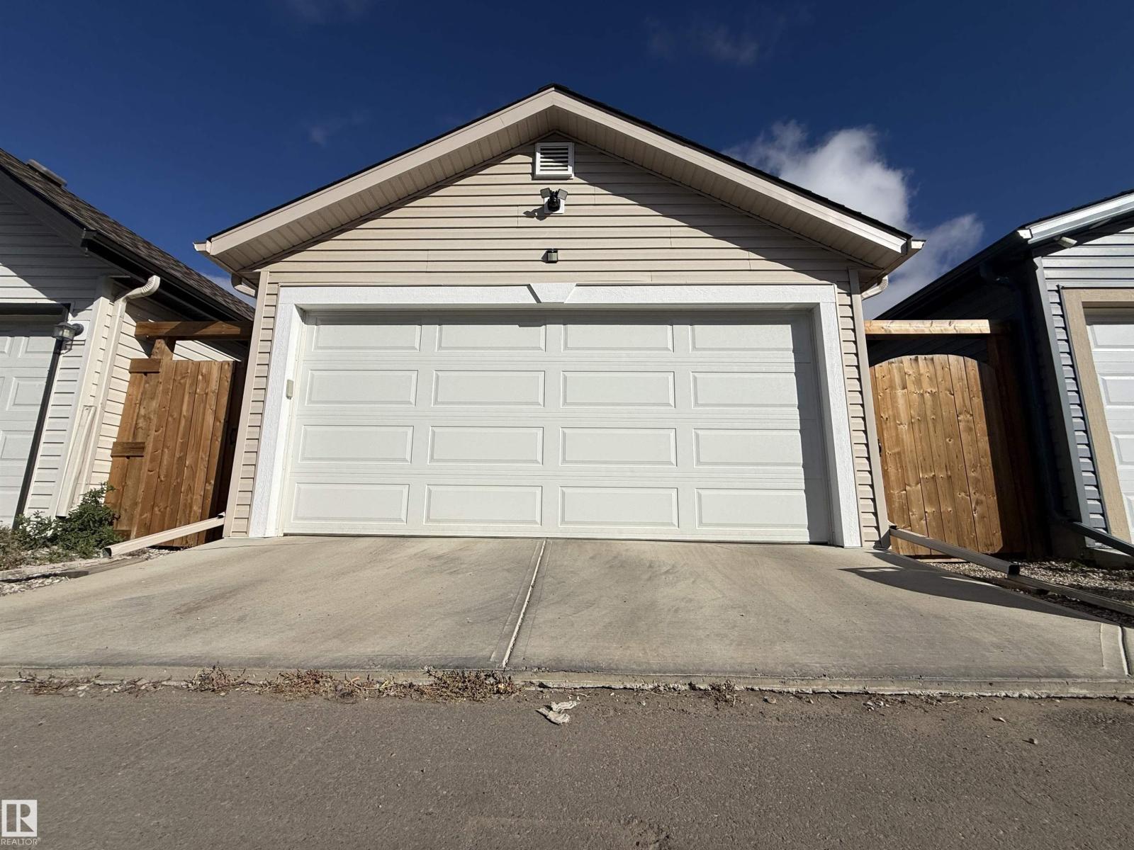 6283 176 Av Nw Property Photo 35