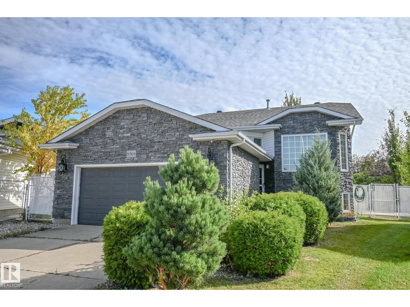 5304 155 Av Nw Property Photo 1