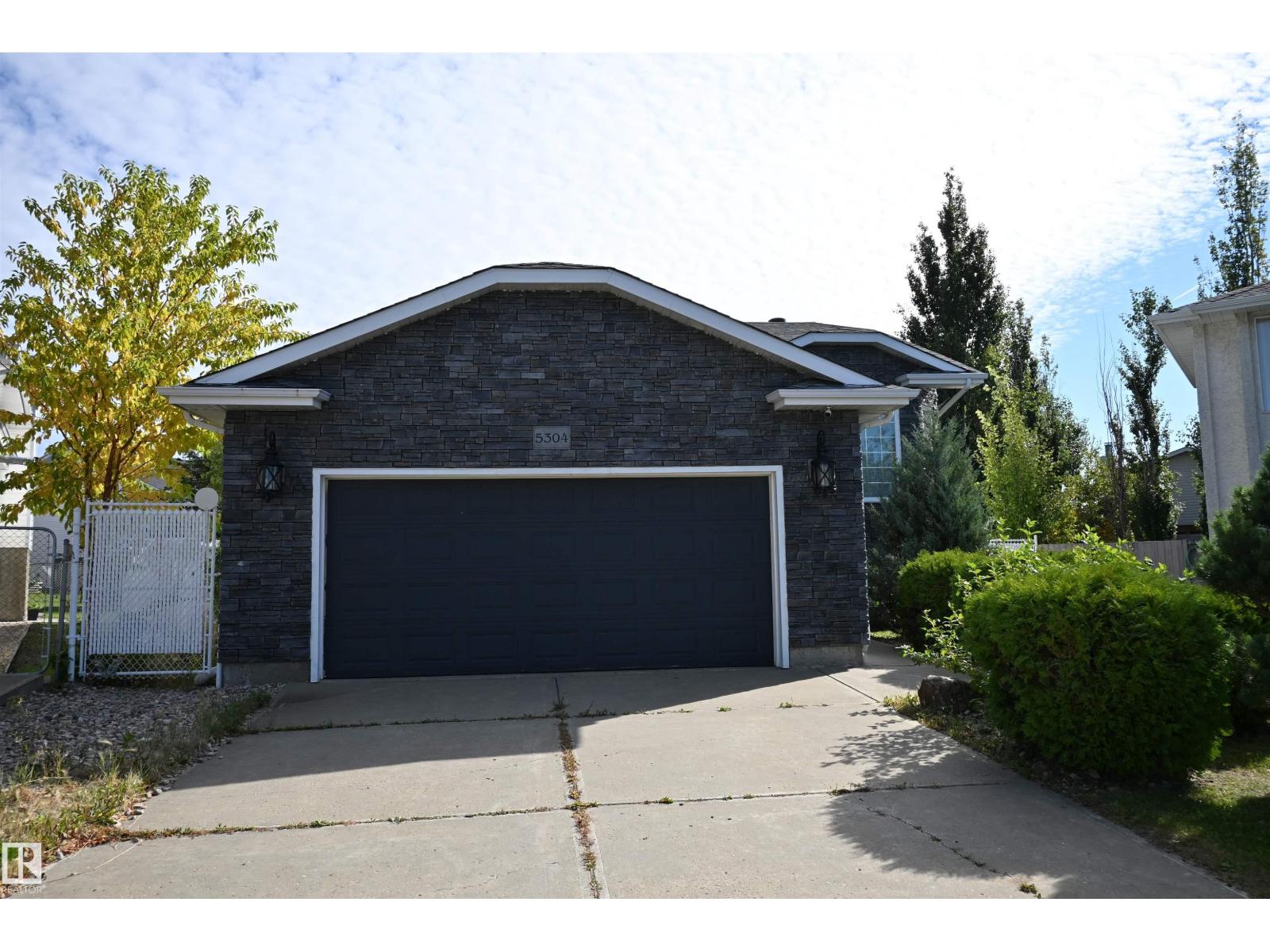 5304 155 Av Nw Property Photo 2