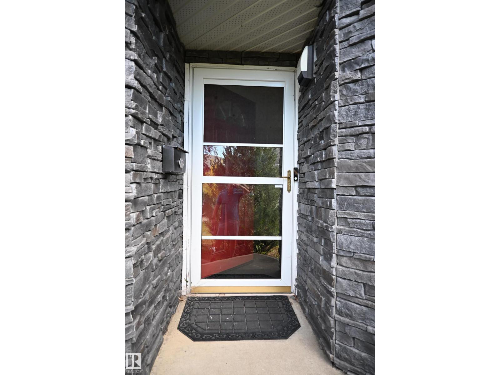 5304 155 Av Nw Property Photo 3