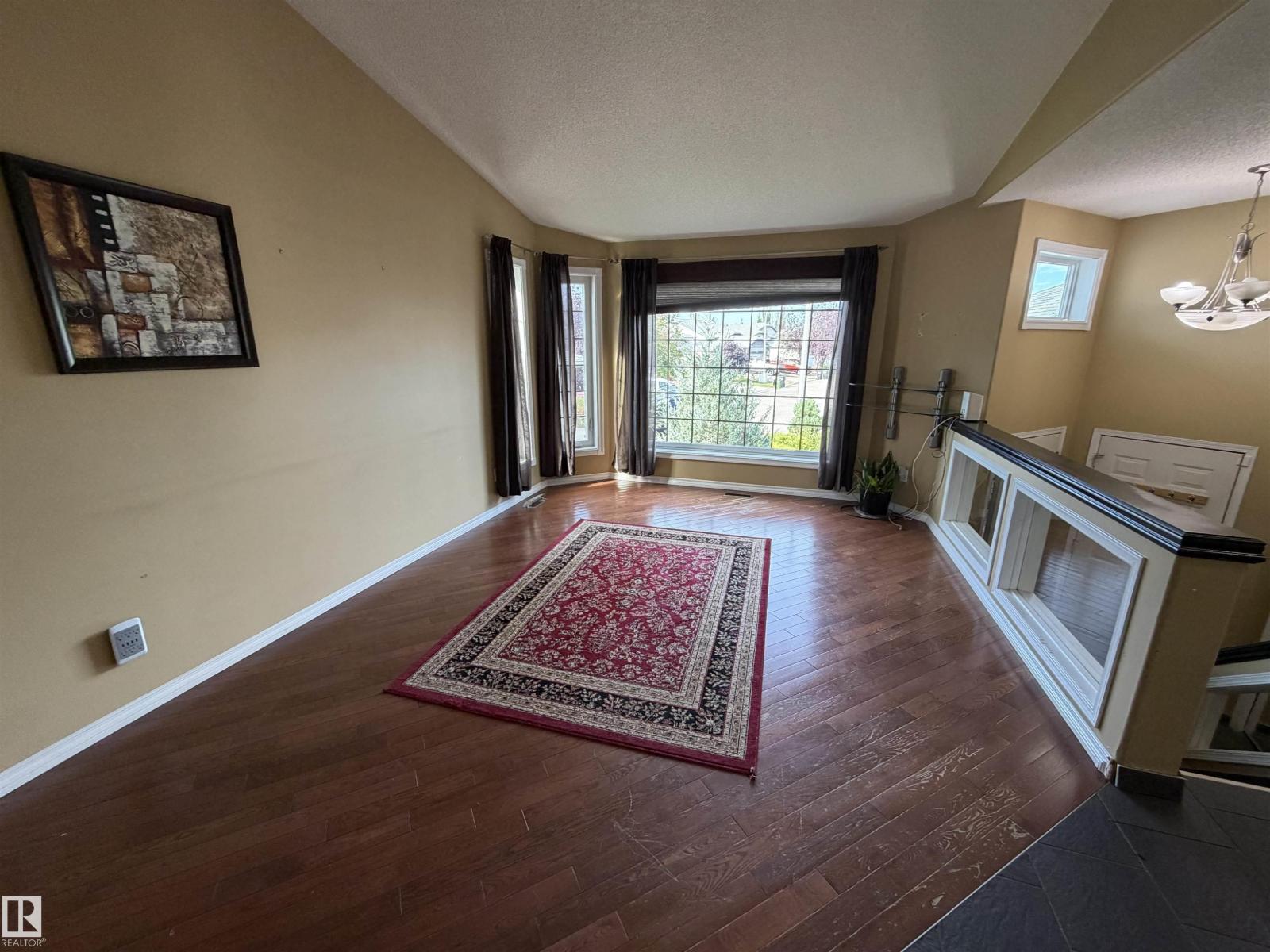 5304 155 Av Nw Property Photo 6