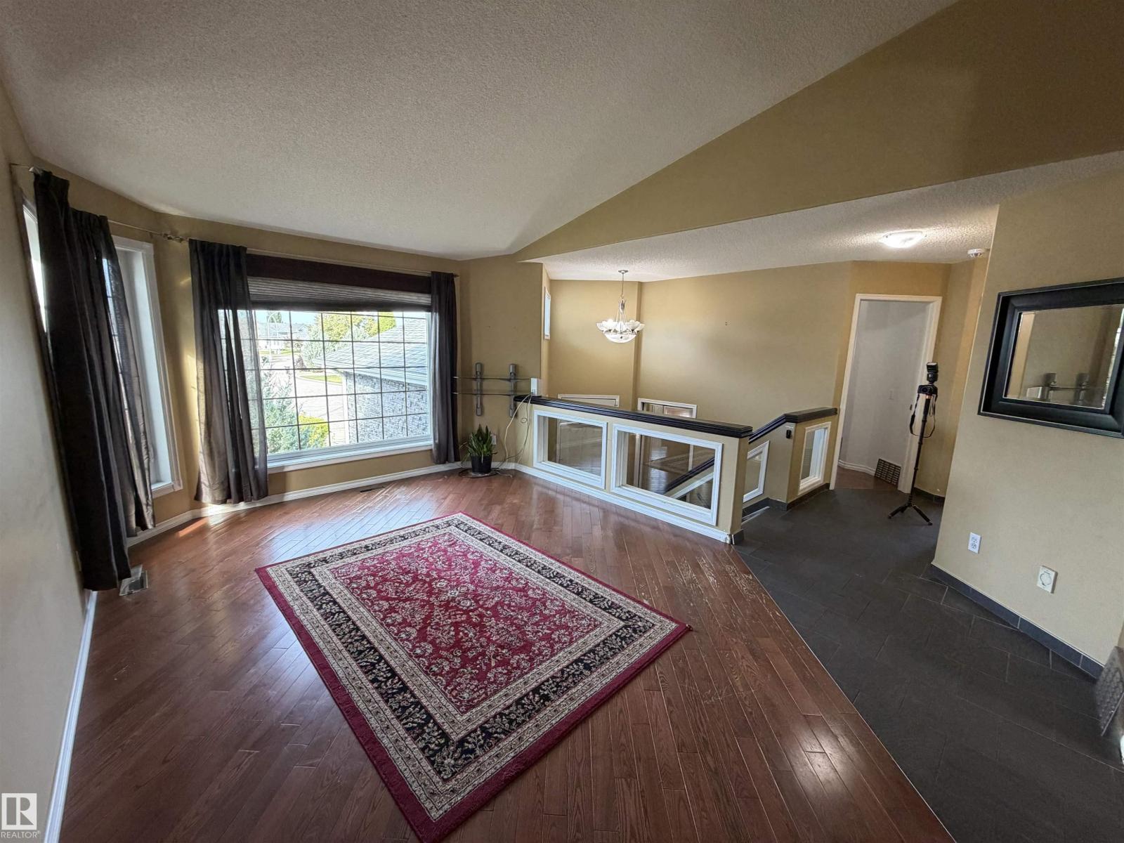 5304 155 Av Nw Property Photo 7