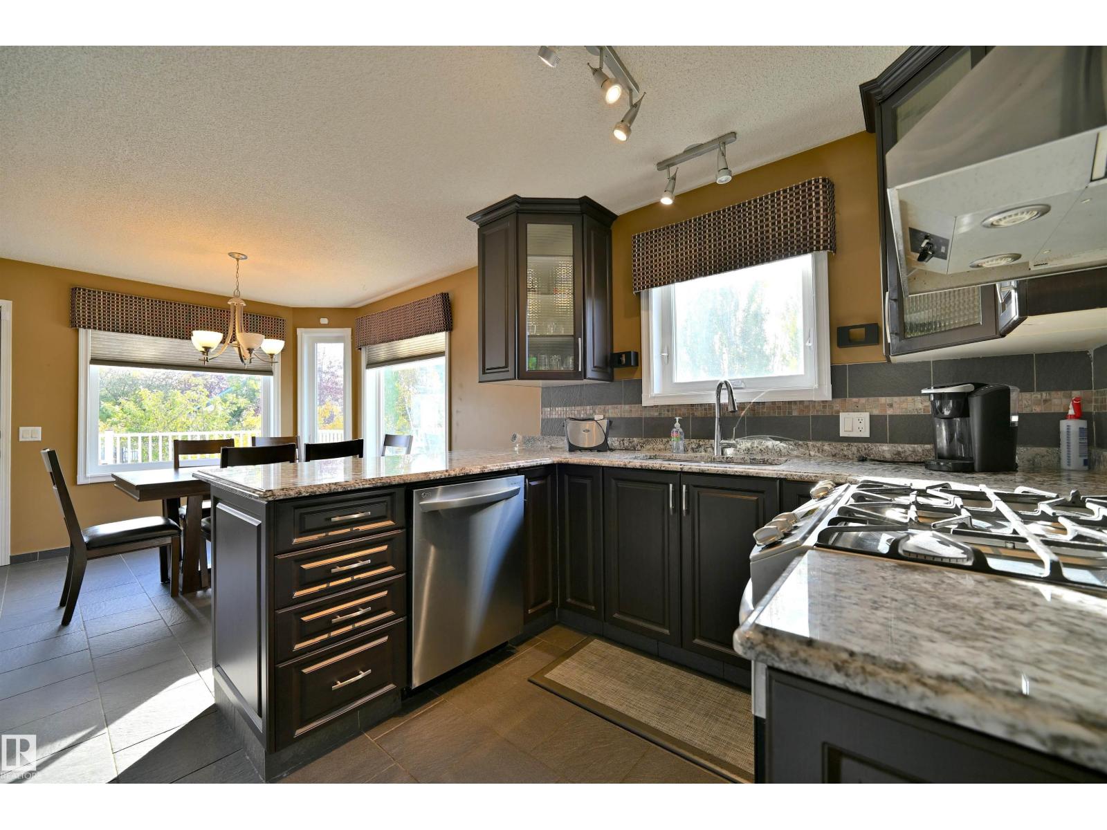 5304 155 Av Nw Property Photo 9