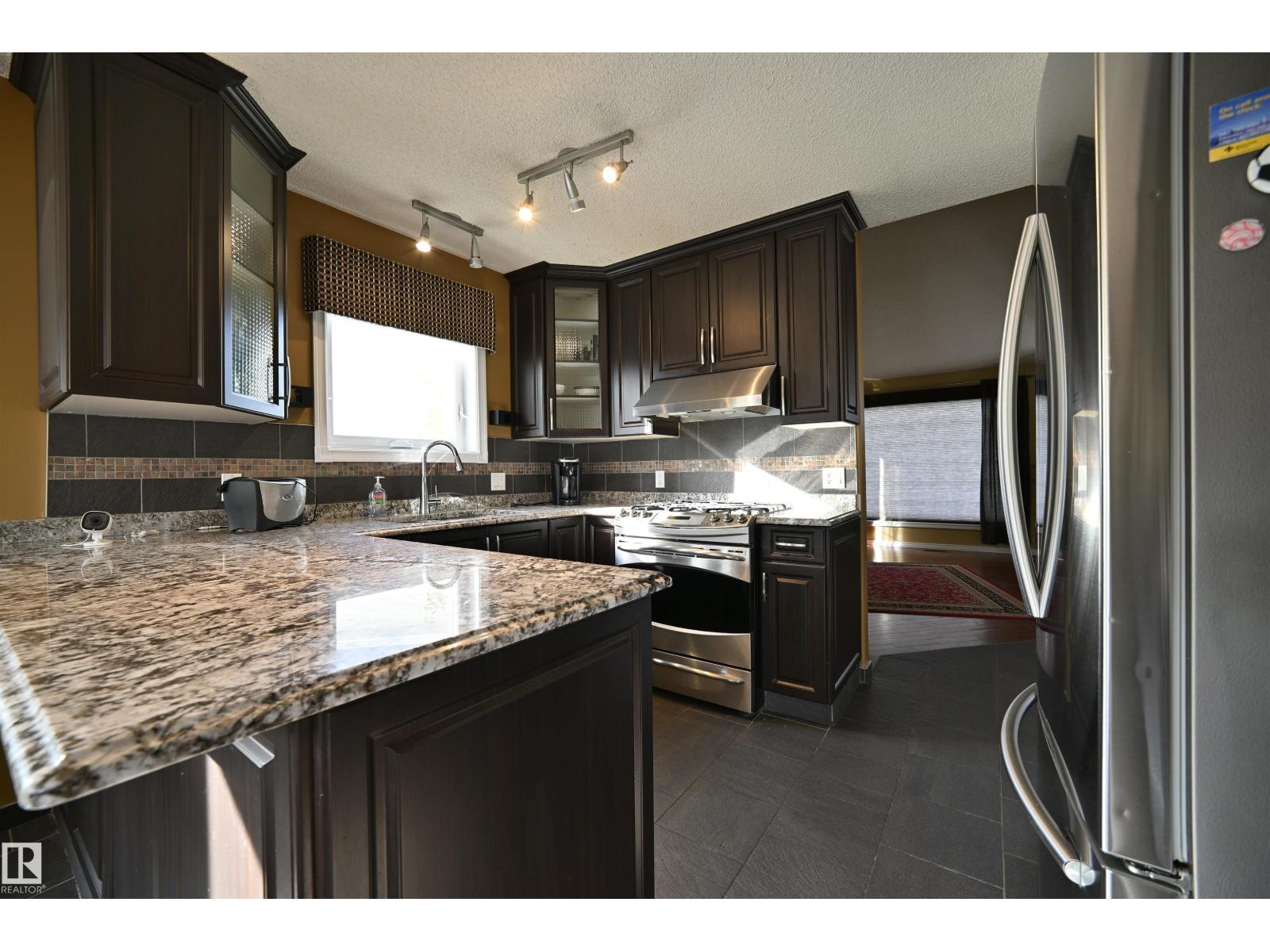 5304 155 Av Nw Property Photo 10