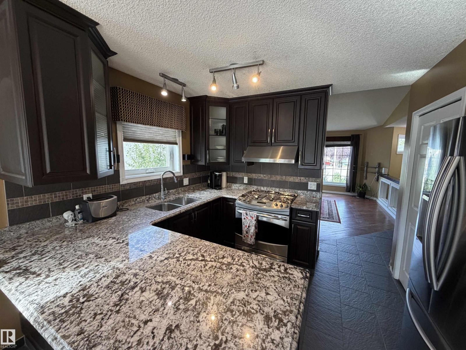 5304 155 Av Nw Property Photo 11