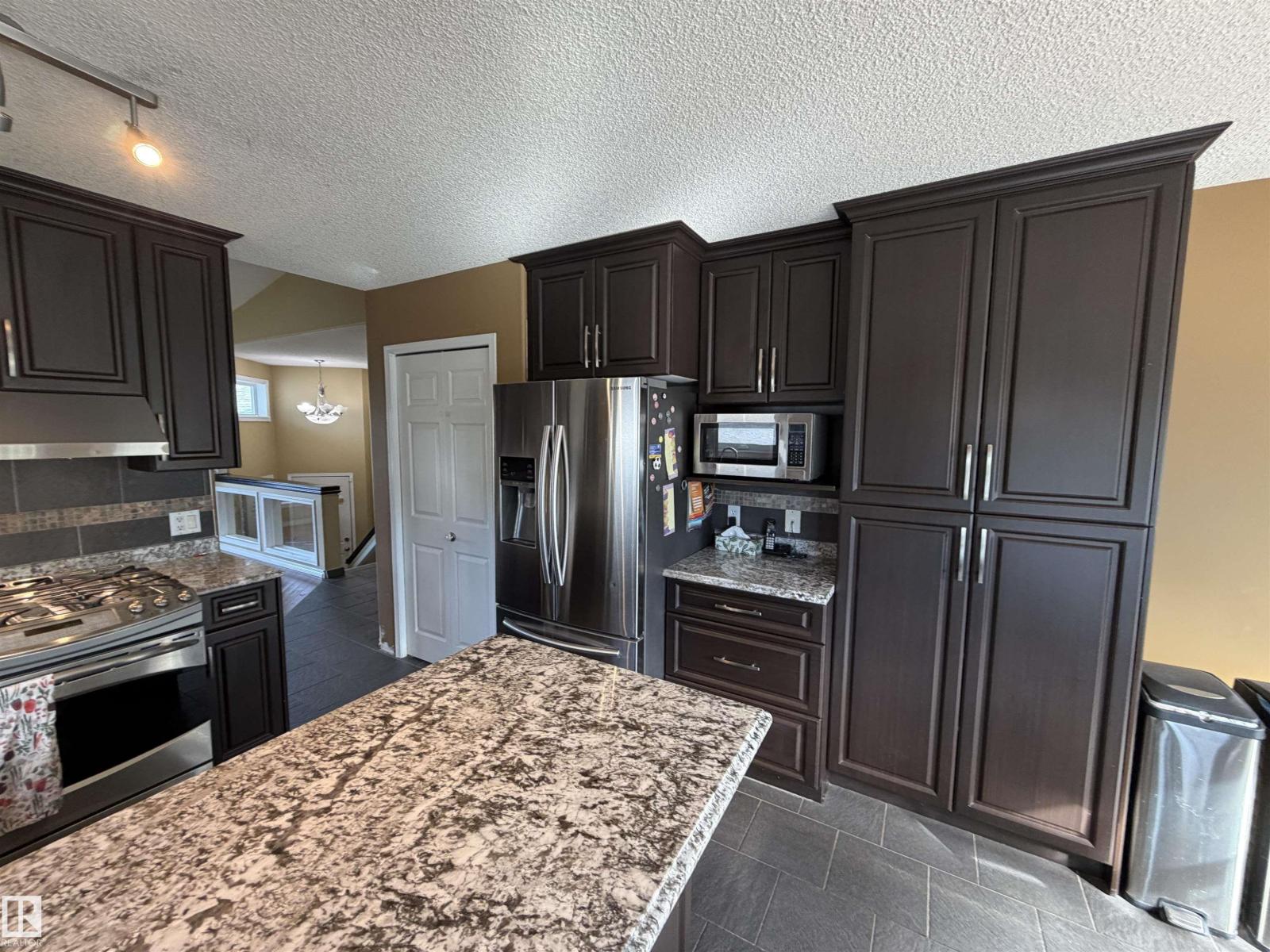 5304 155 Av Nw Property Photo 12