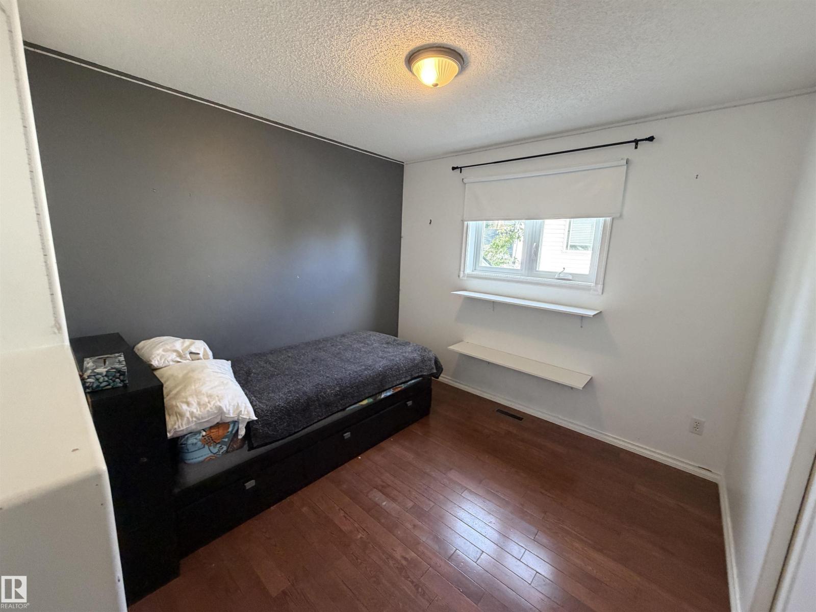 5304 155 Av Nw Property Photo 16