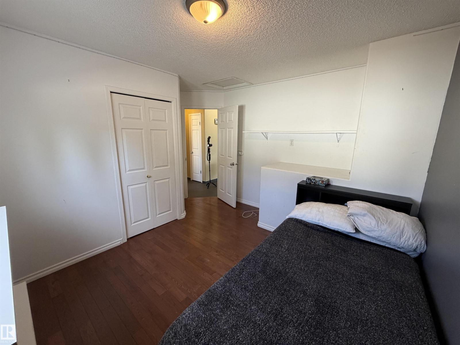 5304 155 Av Nw Property Photo 17