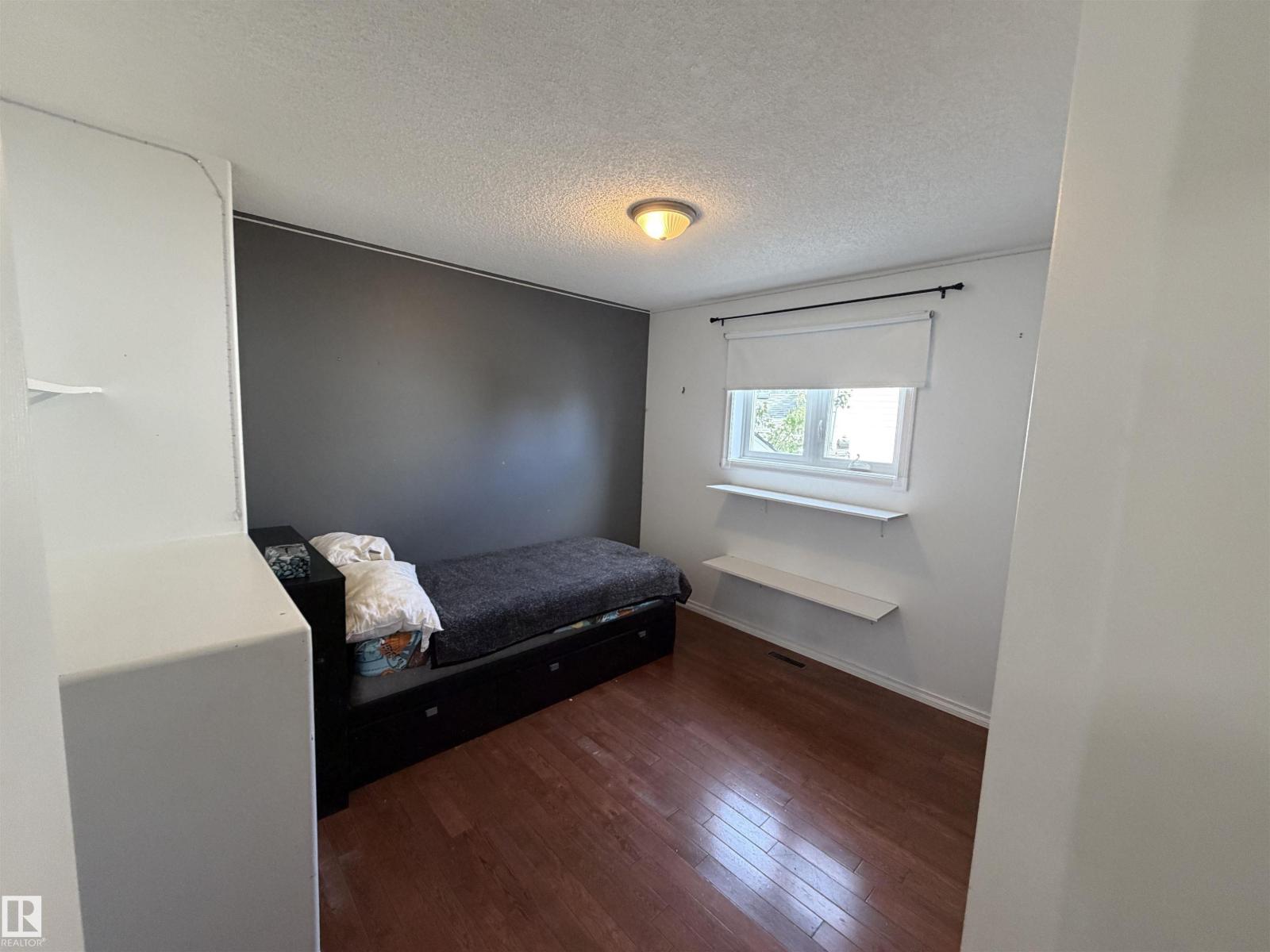 5304 155 Av Nw Property Photo 18