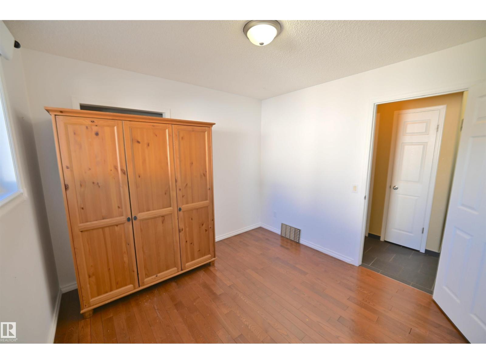 5304 155 Av Nw Property Photo 21