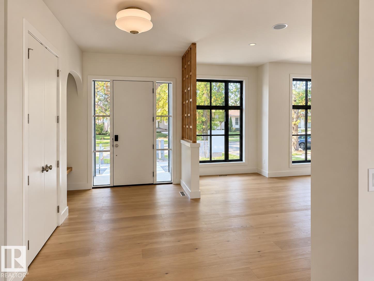 9243 148 St Nw Property Photo 2