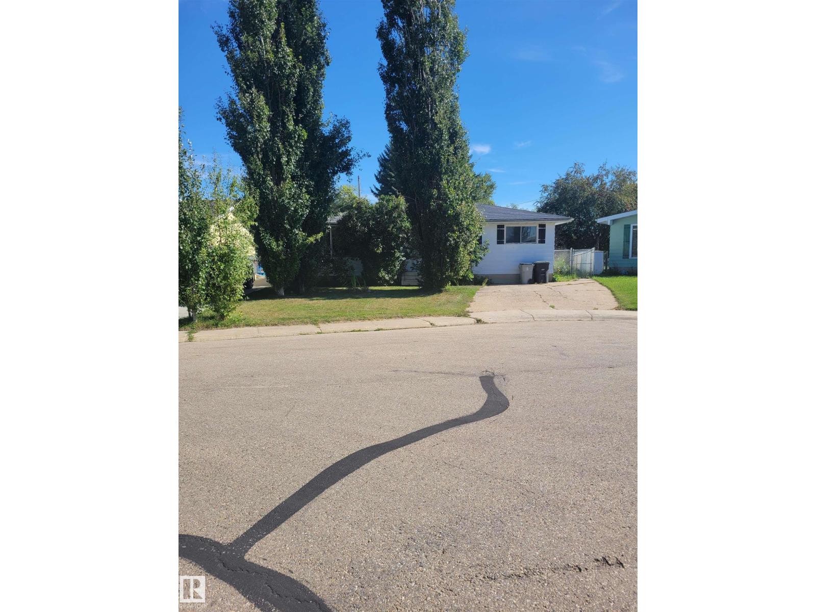 5111 59 St Property Photo 2
